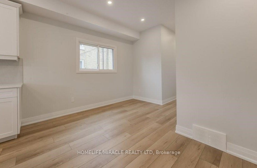 160 Weber Street W Upper Property Photo 10