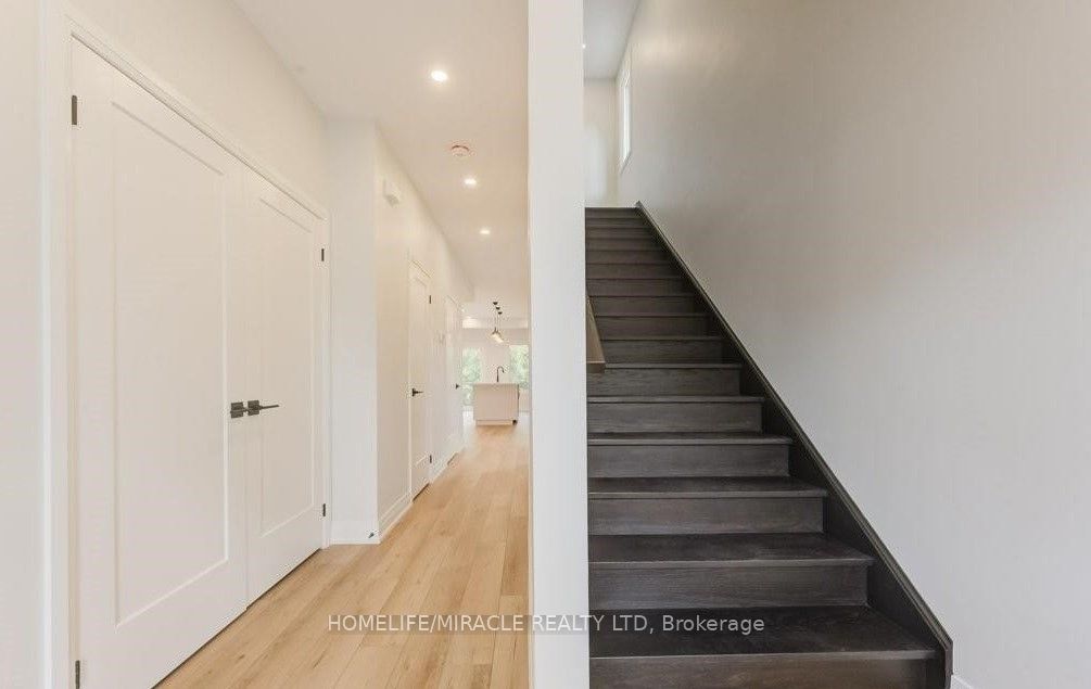 160 Weber Street W Upper Property Photo 12