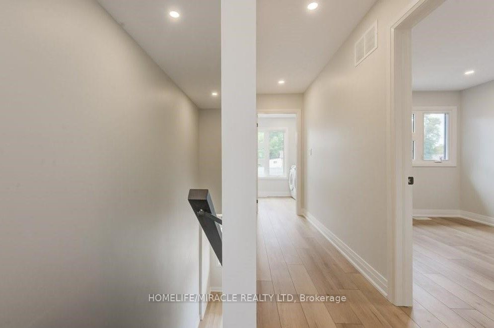160 Weber Street W Upper Property Photo 13