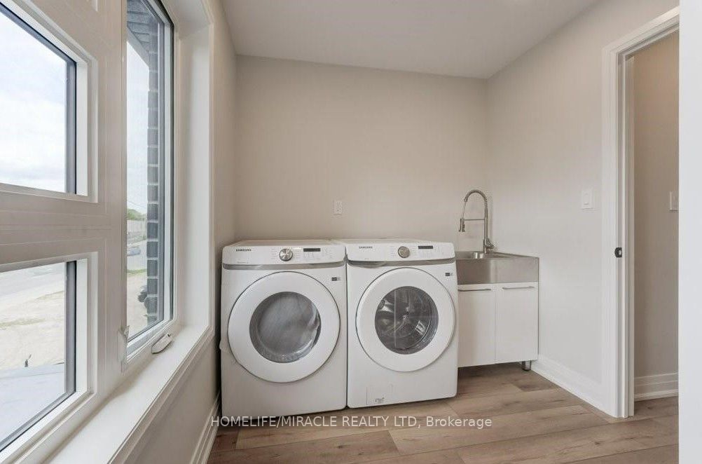 160 Weber Street W Upper Property Photo 14