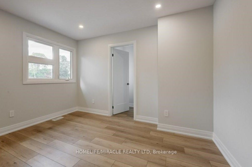160 Weber Street W Upper Property Photo 15
