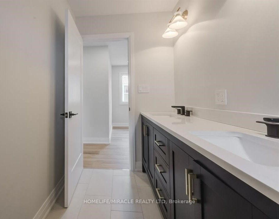 160 Weber Street W Upper Property Photo 16