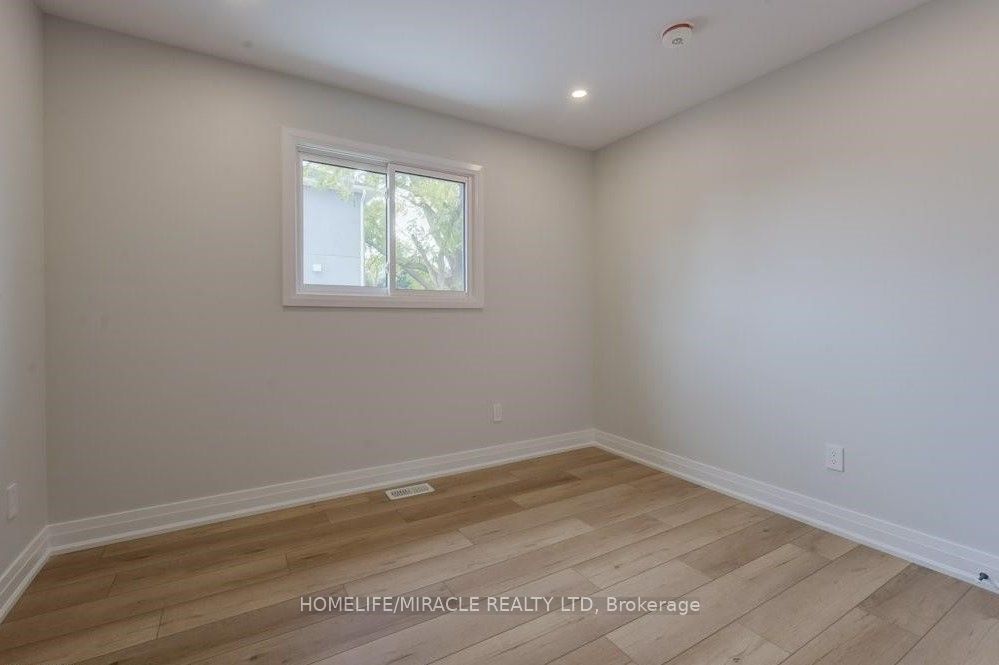 160 Weber Street W Upper Property Photo 18