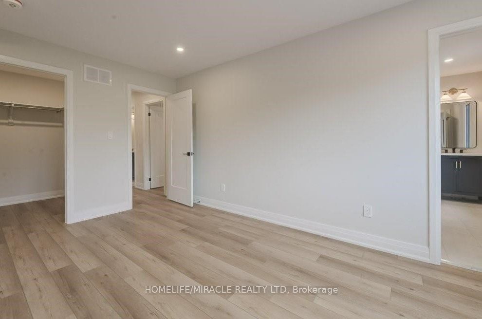 160 Weber Street W Upper Property Photo 20