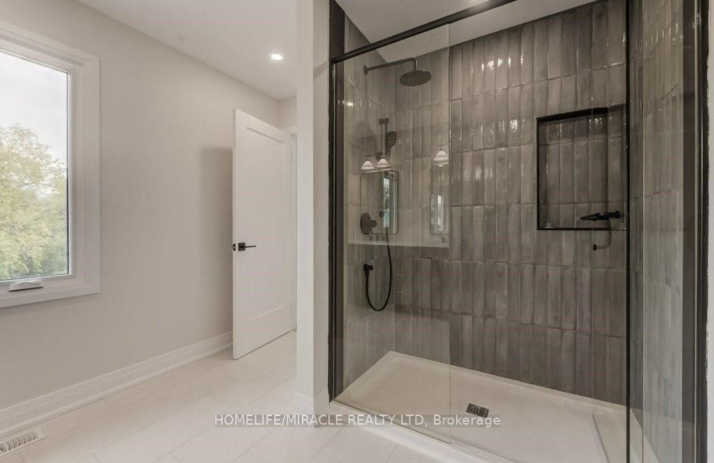 160 Weber Street W Upper Property Photo 22