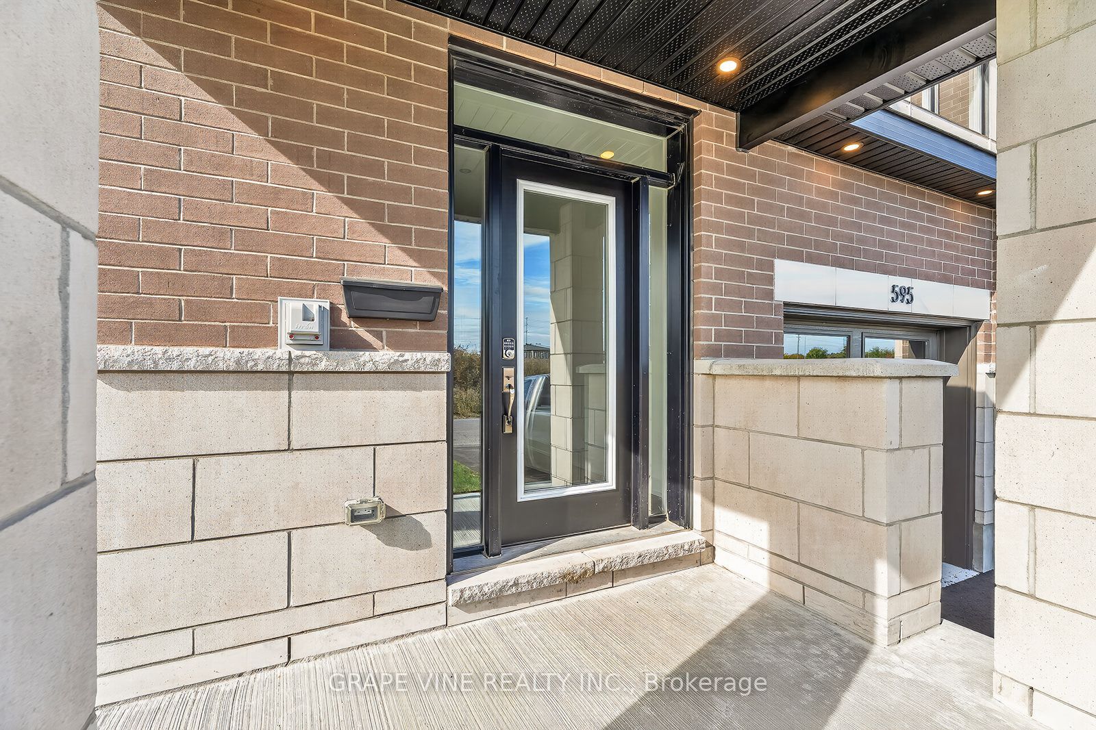 595 Arbia Ridge Property Photo 4
