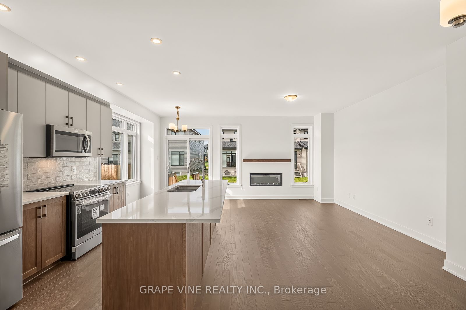 595 Arbia Ridge Property Photo 8