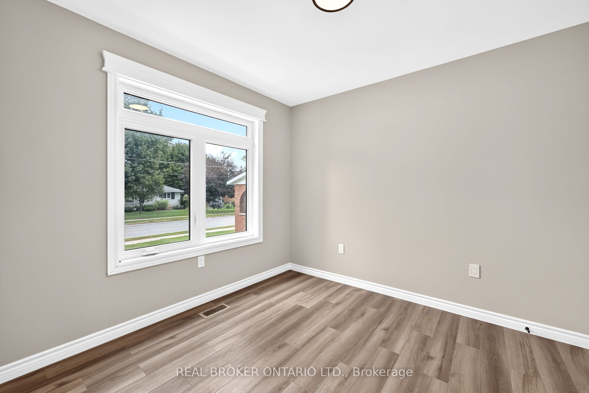 52 Queen Street Property Photo 8