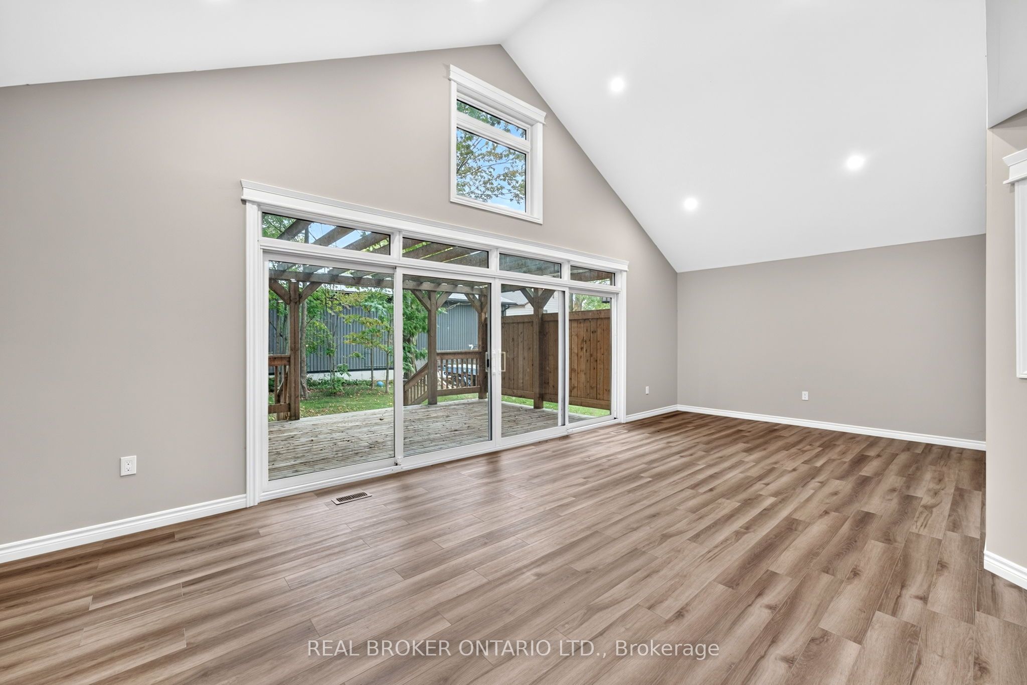 52 Queen Street Property Photo 16