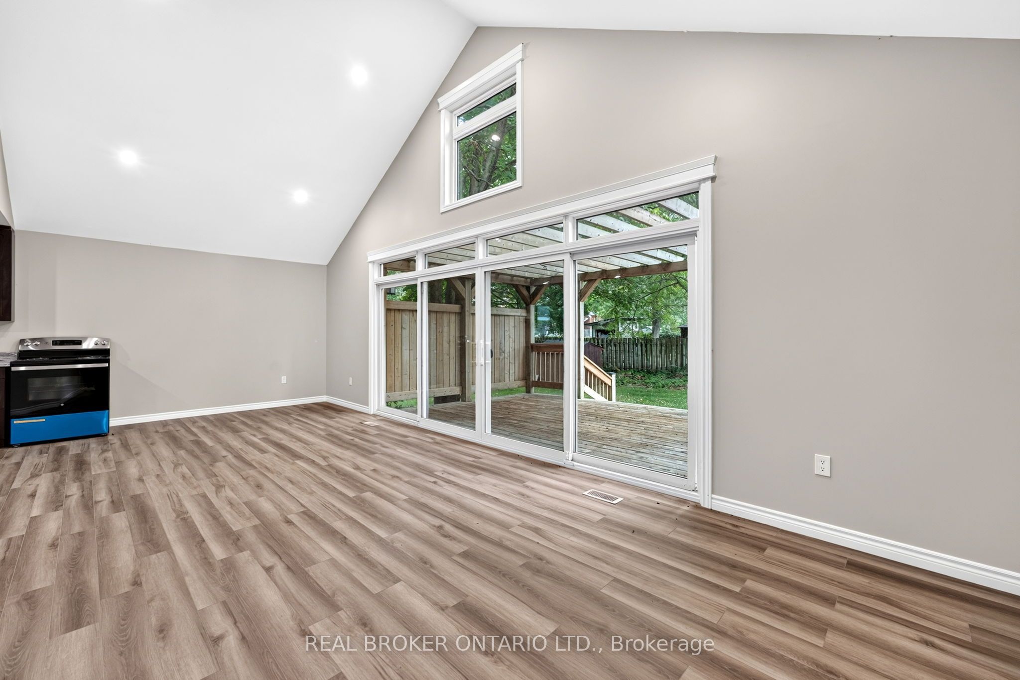 52 Queen Street Property Photo 17