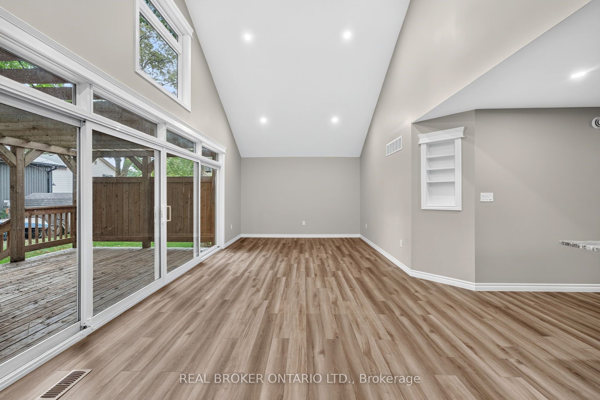 52 Queen Street Property Photo 19