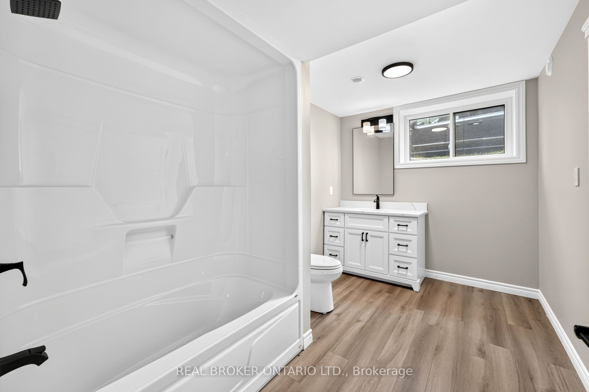 52 Queen Street Property Photo 37