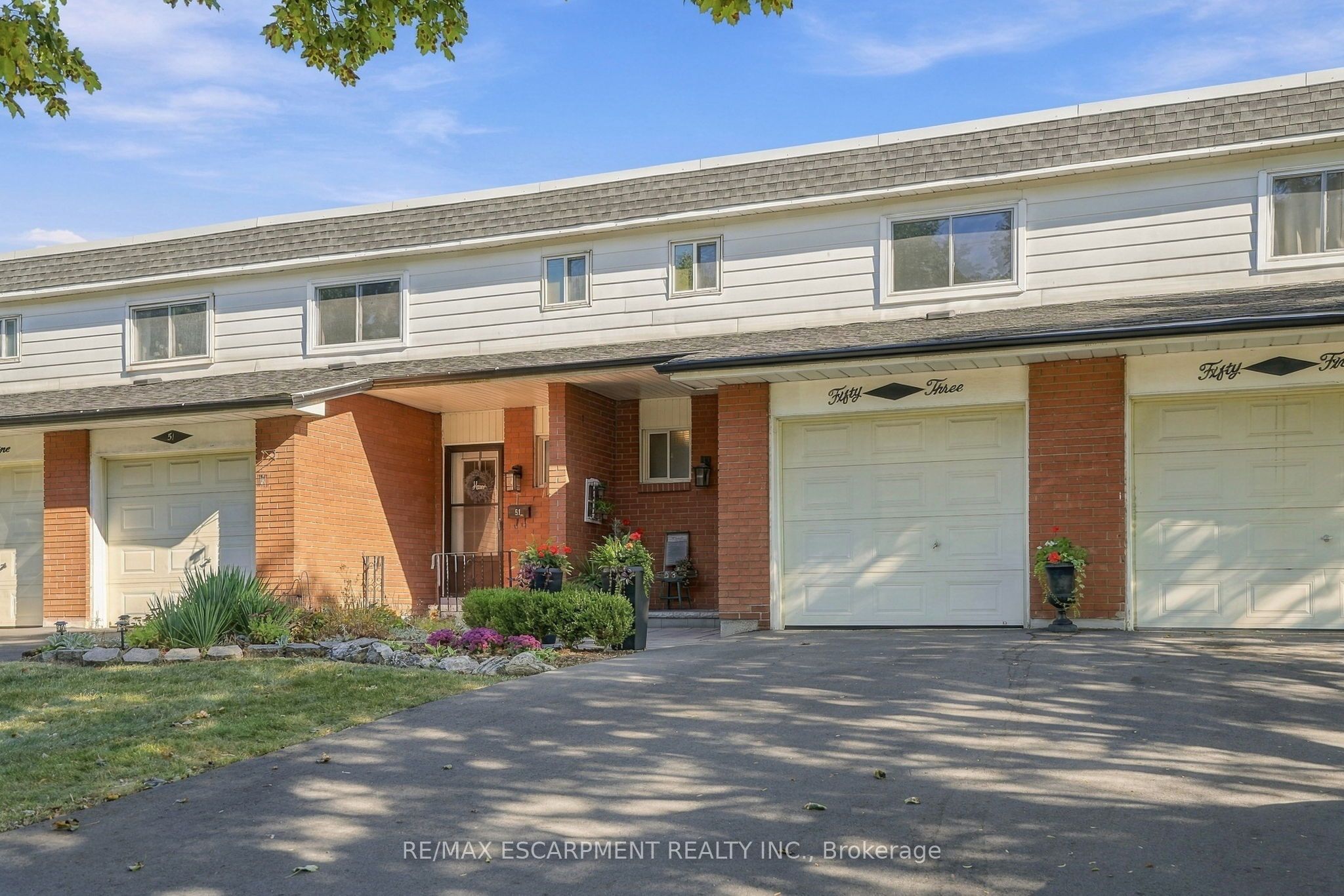 53 Bryna Avenue S Property Photo 2