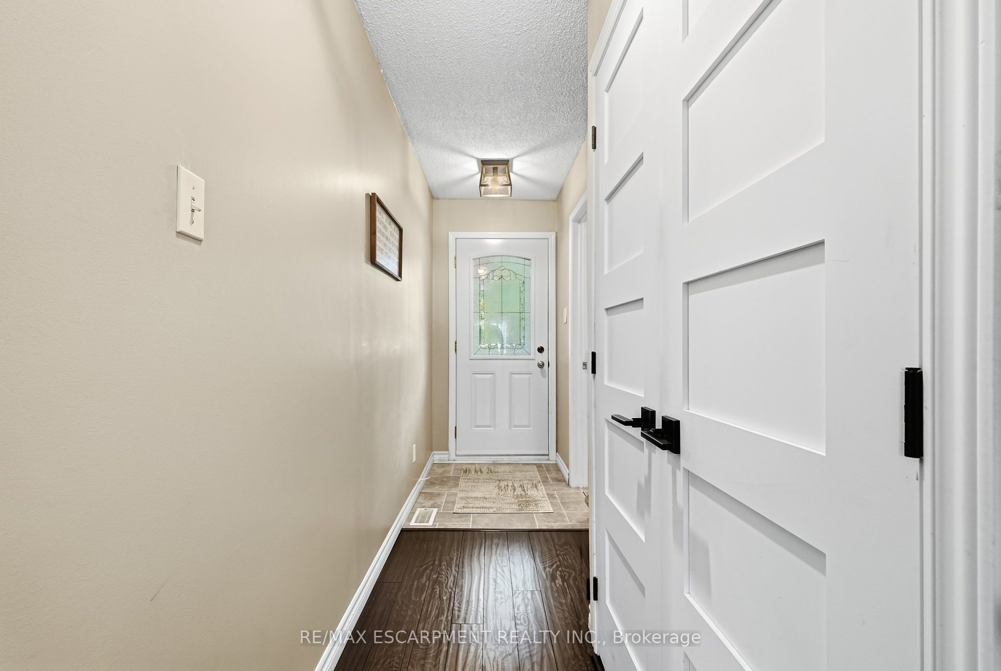 53 Bryna Avenue S Property Photo 4