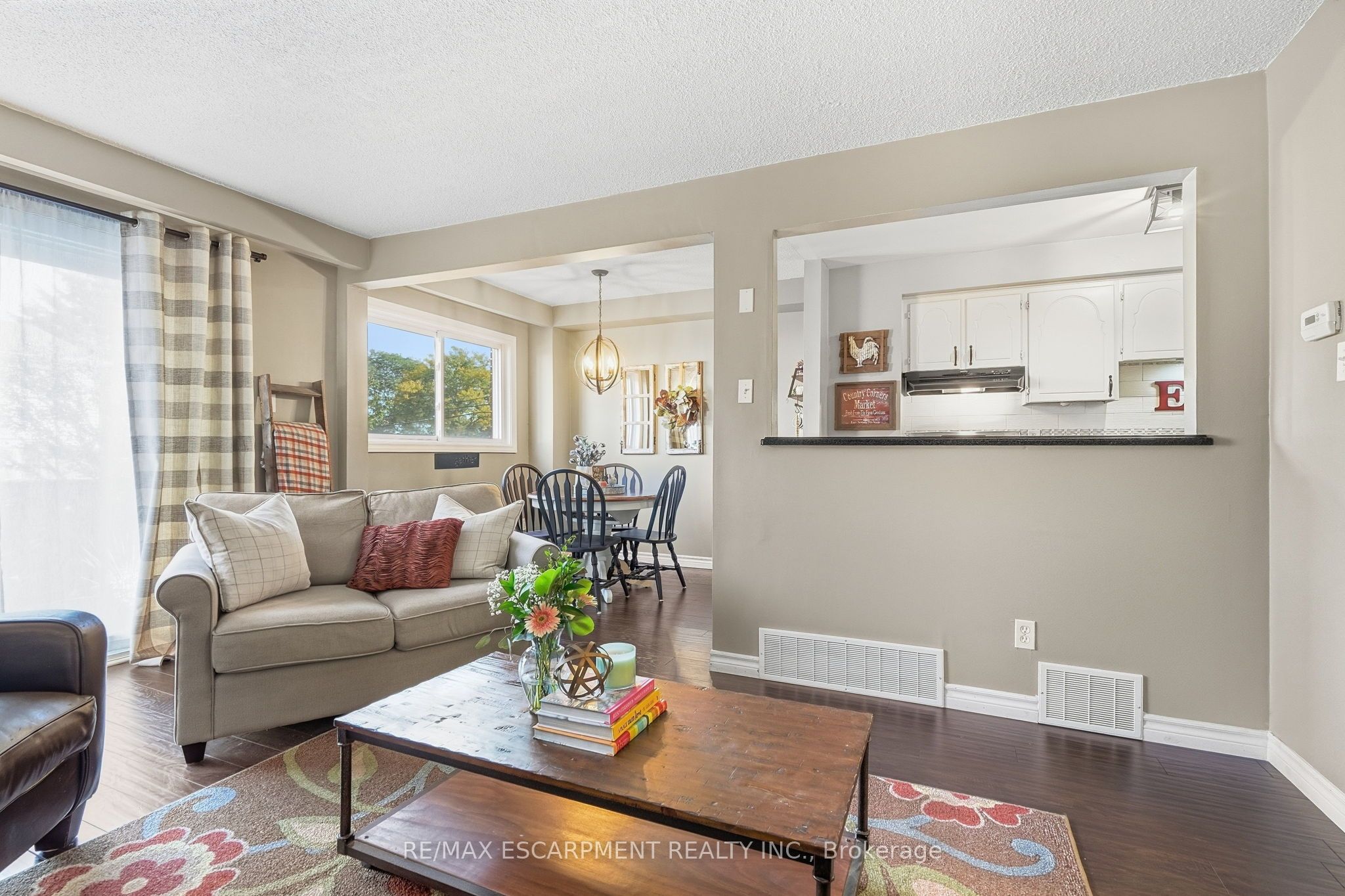 53 Bryna Avenue S Property Photo 9