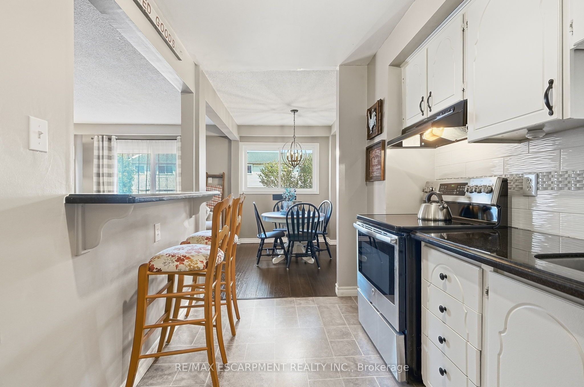 53 Bryna Avenue S Property Photo 13