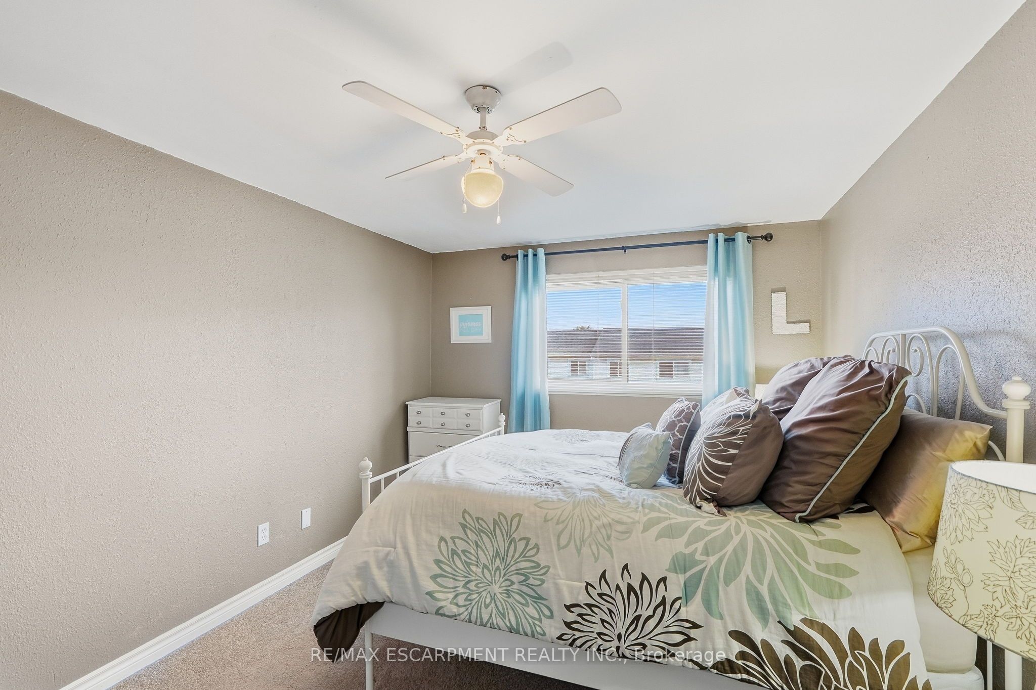 53 Bryna Avenue S Property Photo 19