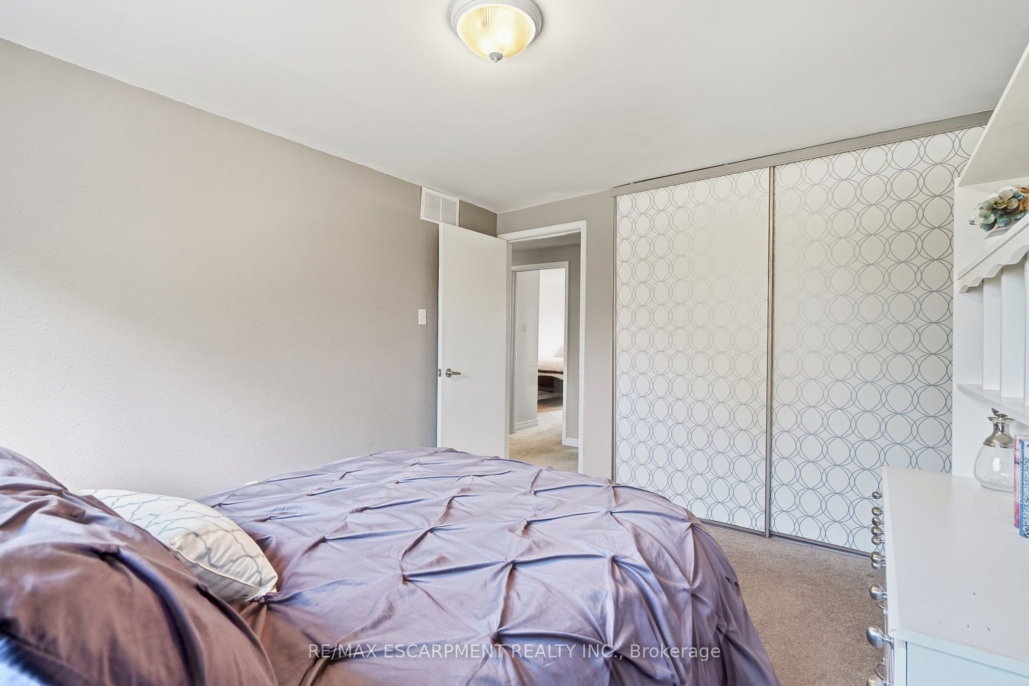 53 Bryna Avenue S Property Photo 22