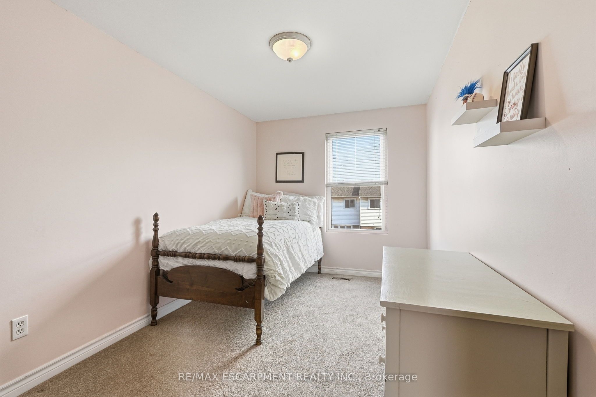 53 Bryna Avenue S Property Photo 24