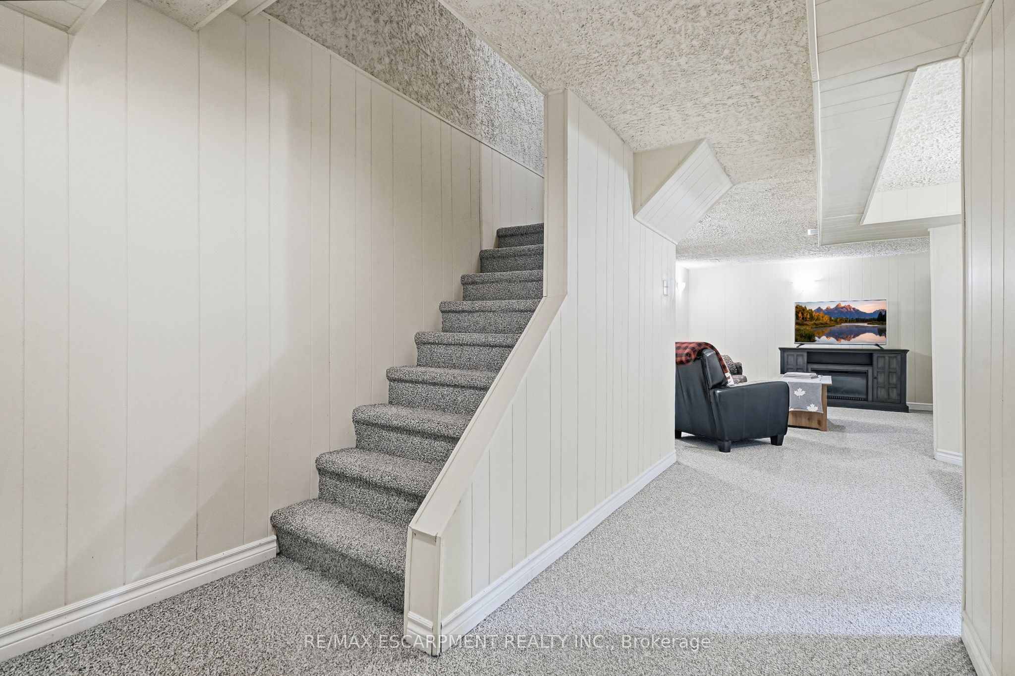 53 Bryna Avenue S Property Photo 30