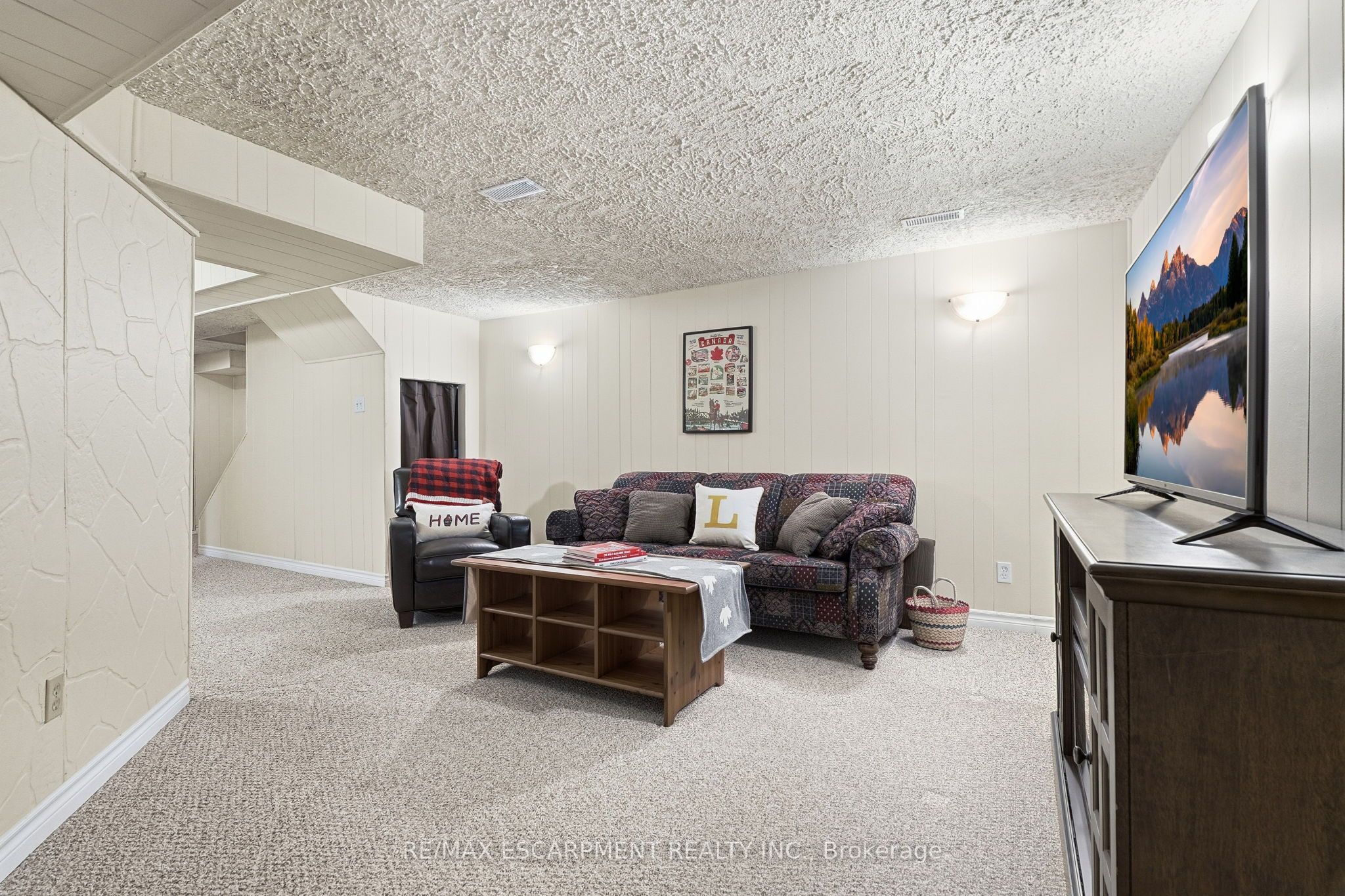 53 Bryna Avenue S Property Photo 31
