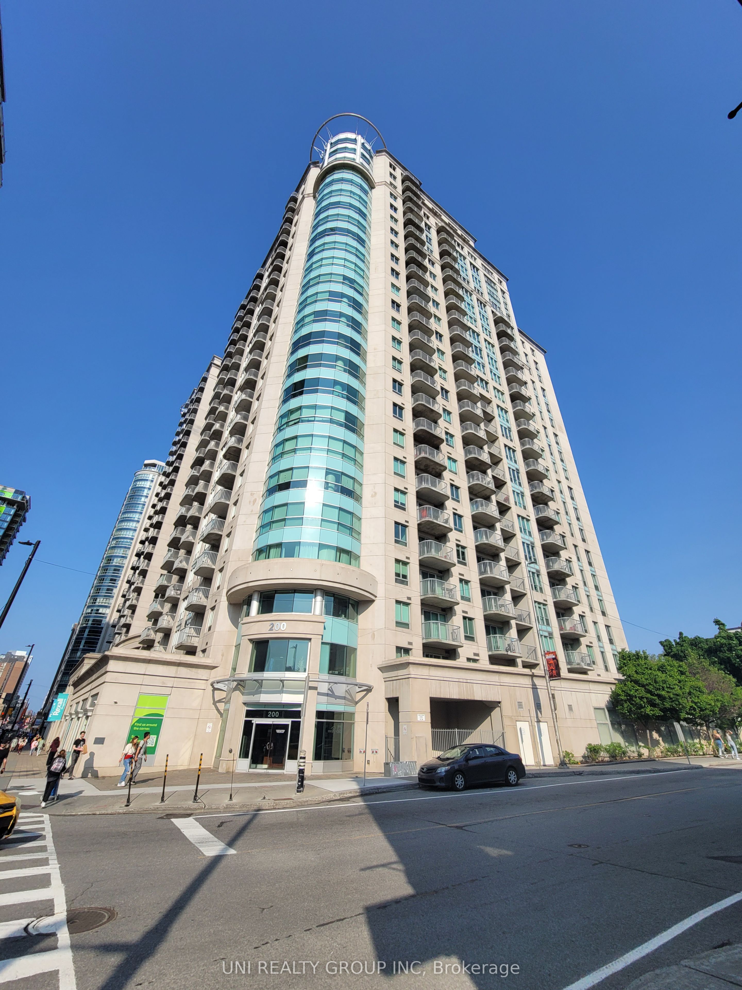 200 RIDEAU Street 302 Property Photo 1