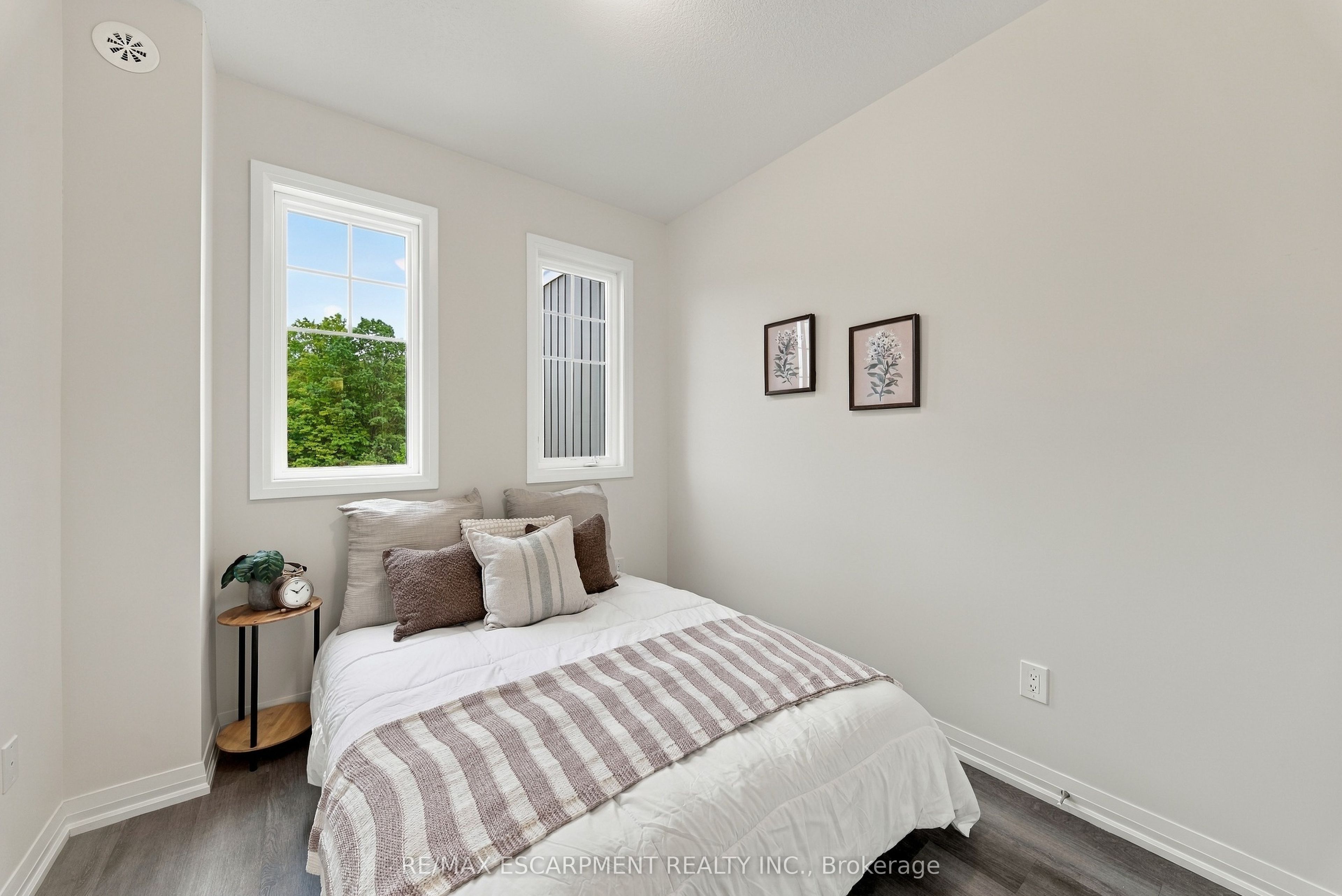 42 Brixton Road Property Photo 23