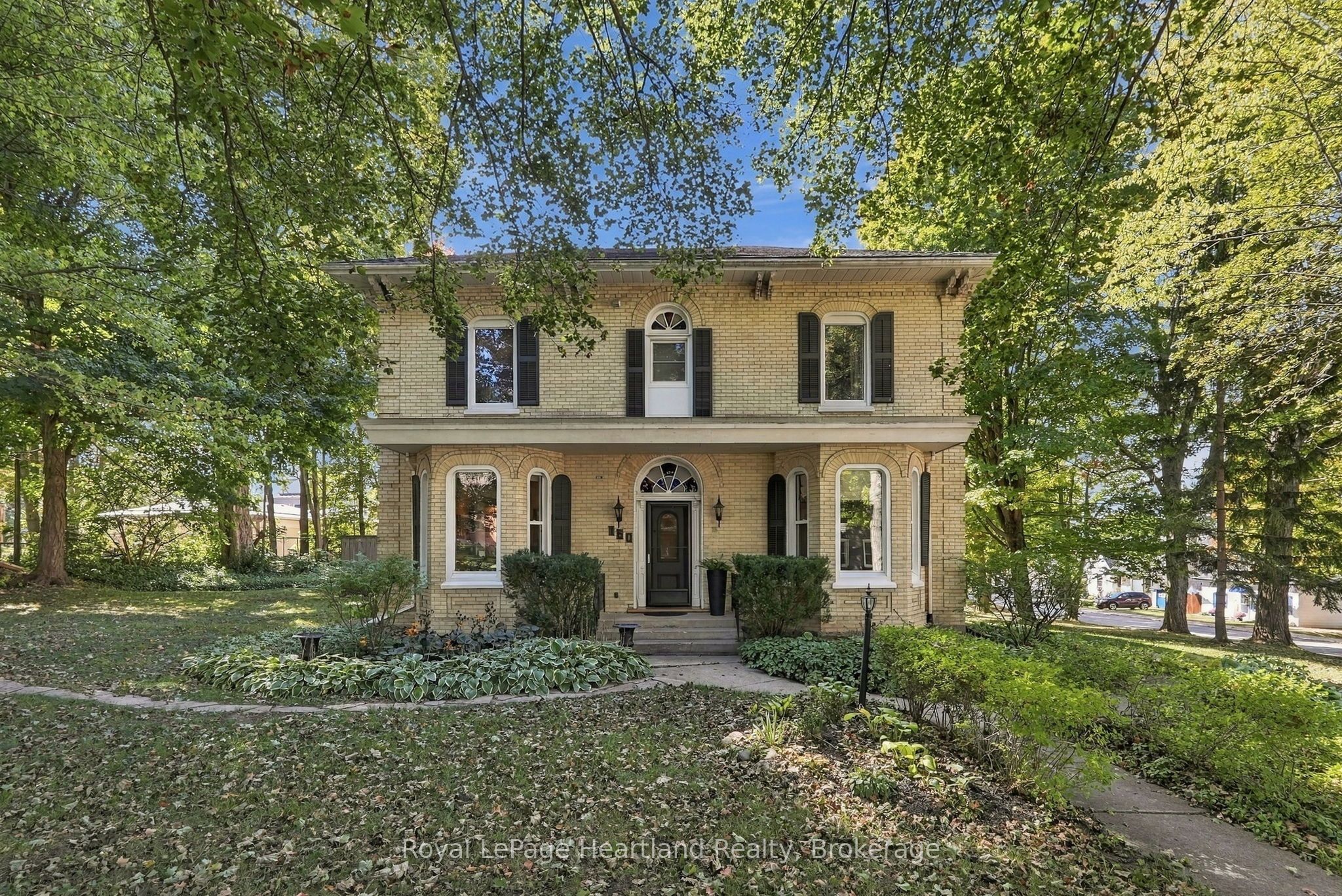 160 John Street E Property Photo 1