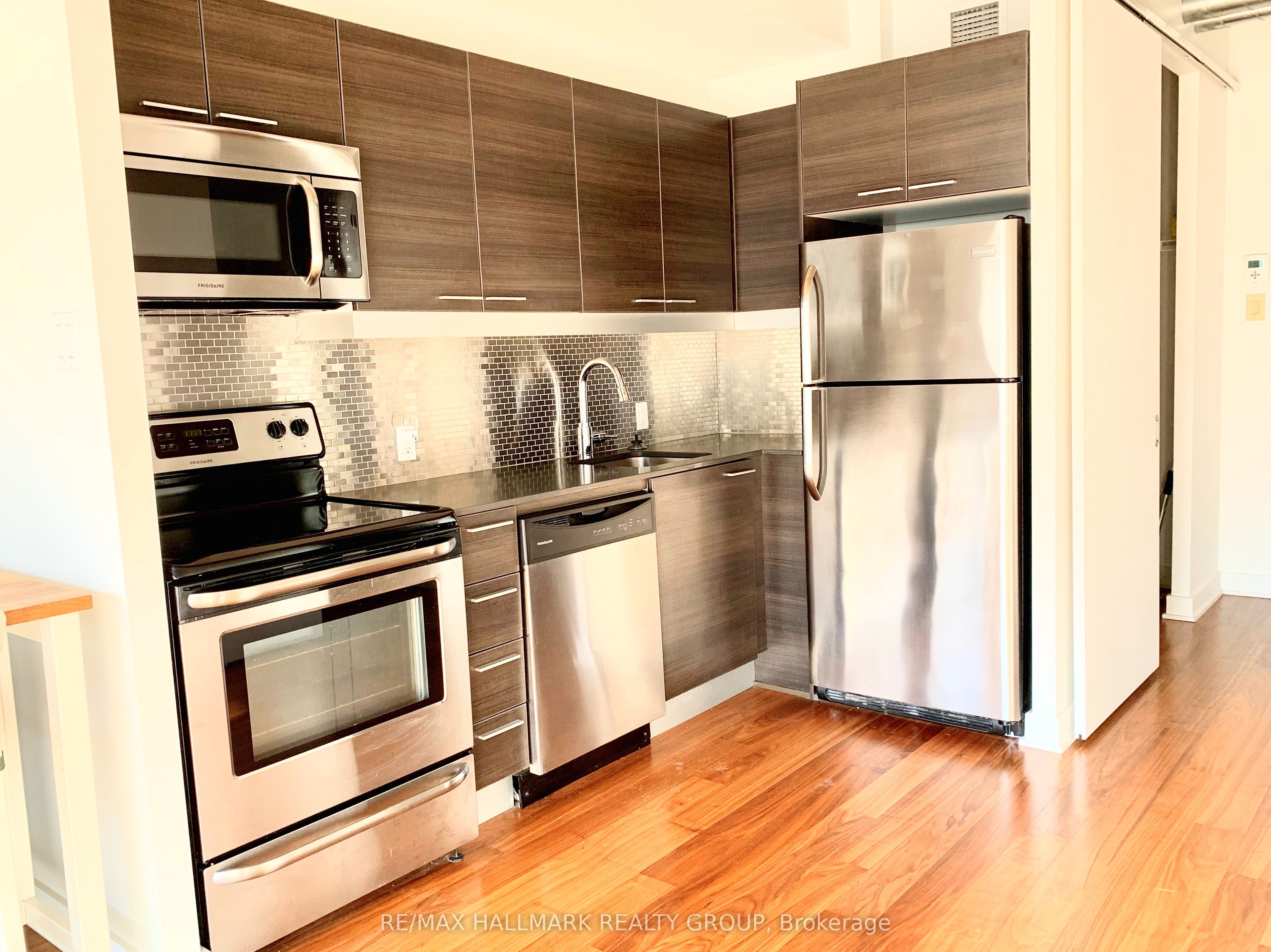 354 Gladstone Avenue 704 Property Photo 4