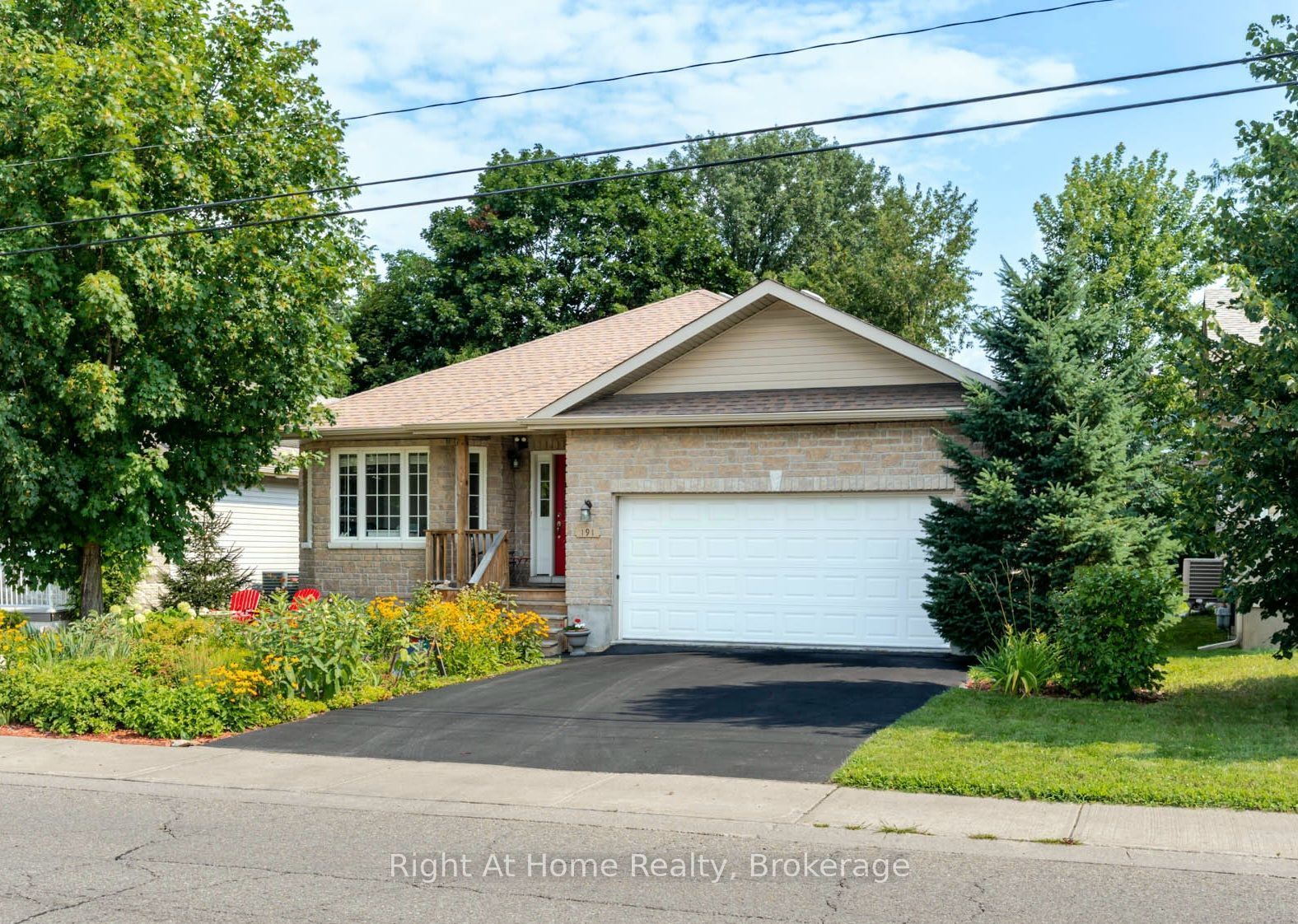 191 Harold Street Property Photo 2