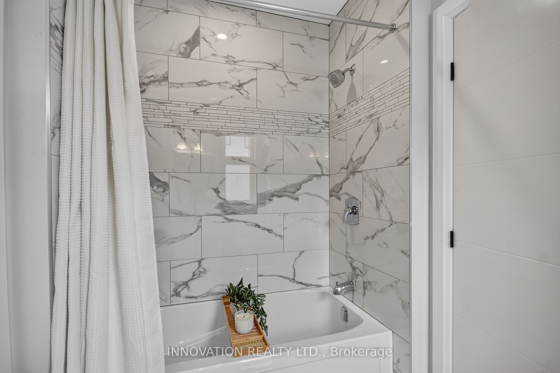 1810 Cedarlakes Way Property Photo 22