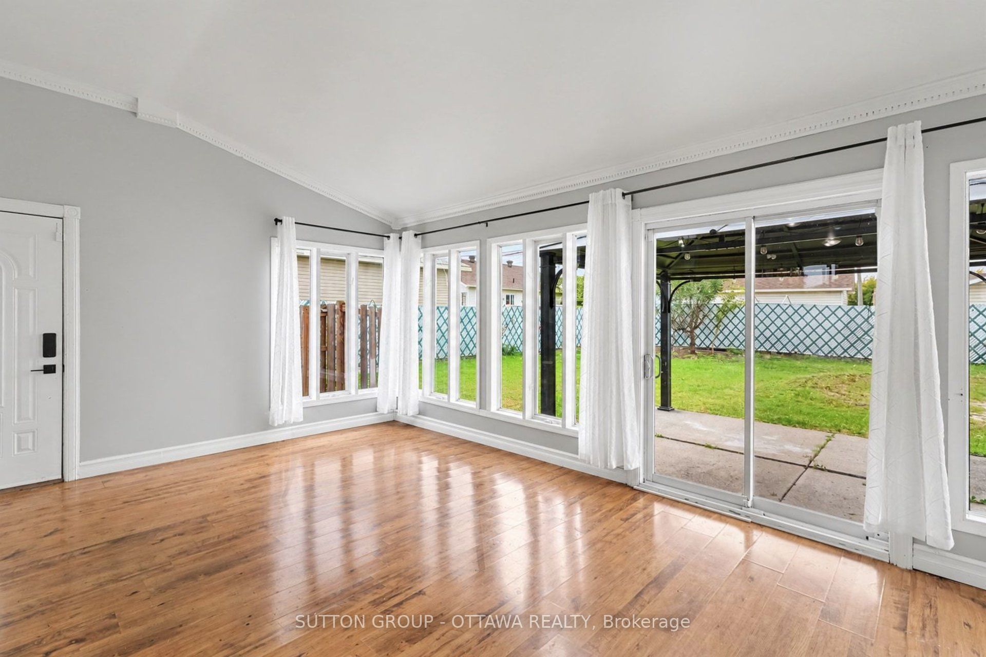678 Rejane Crescent Property Photo 9