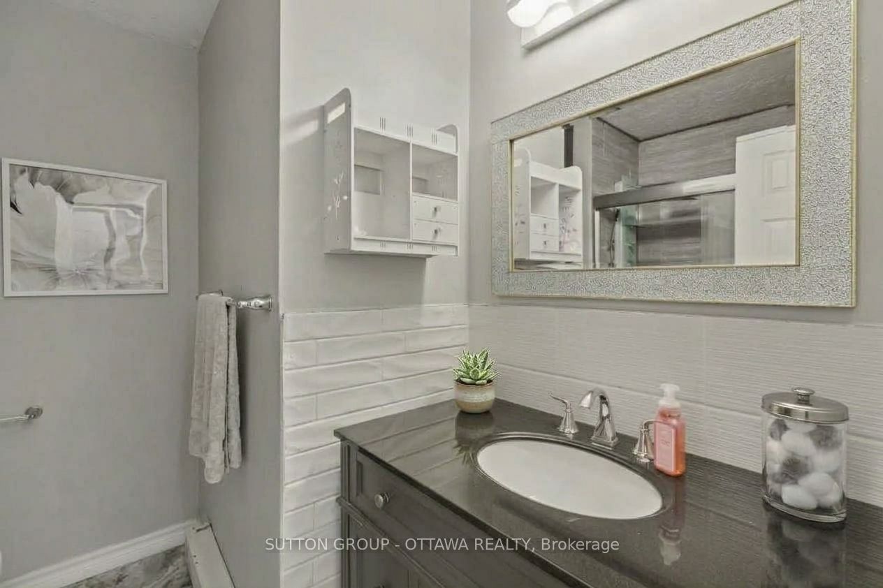 678 Rejane Crescent Property Photo 12