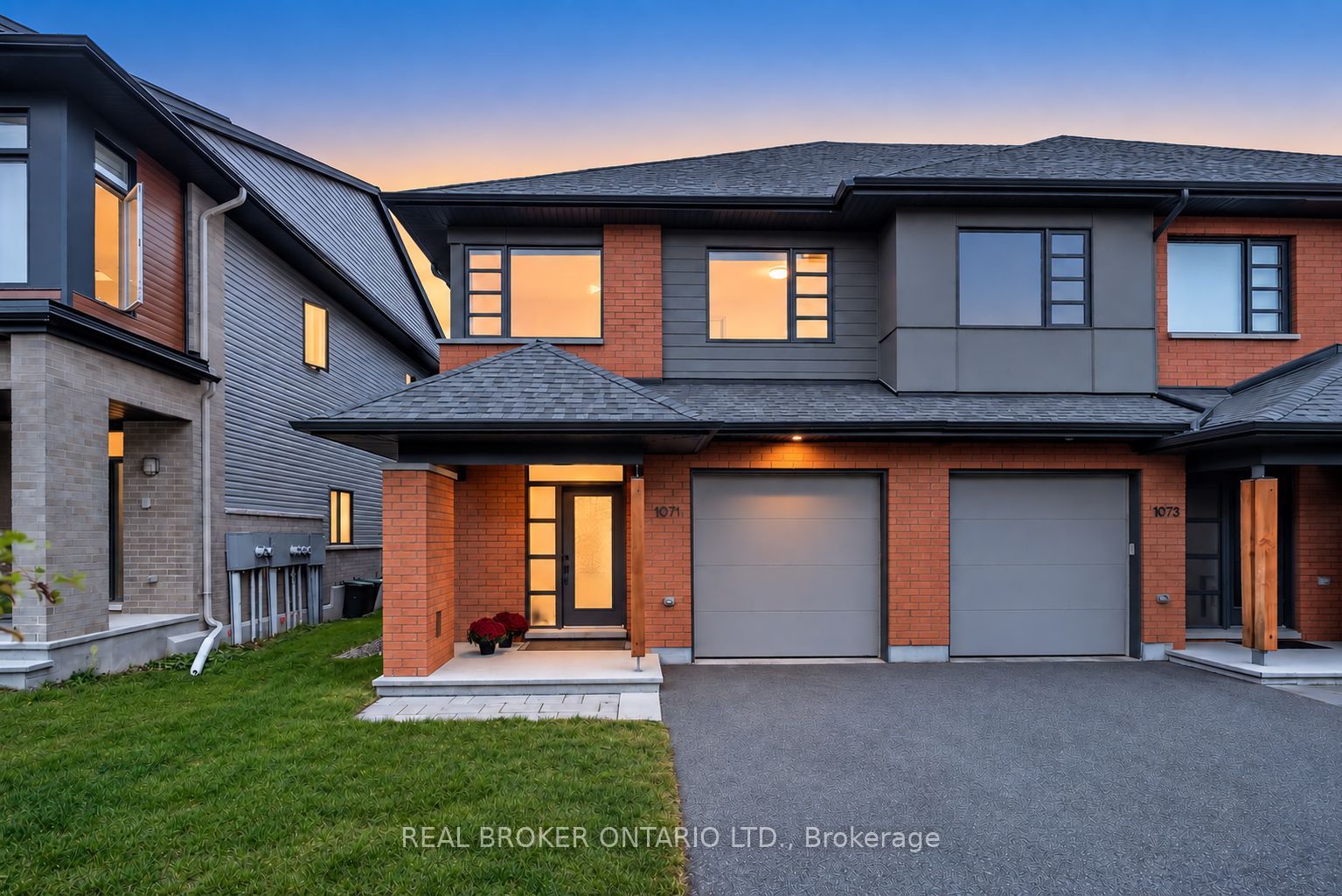 1071 Lunar Glow Crescent Property Photo 1