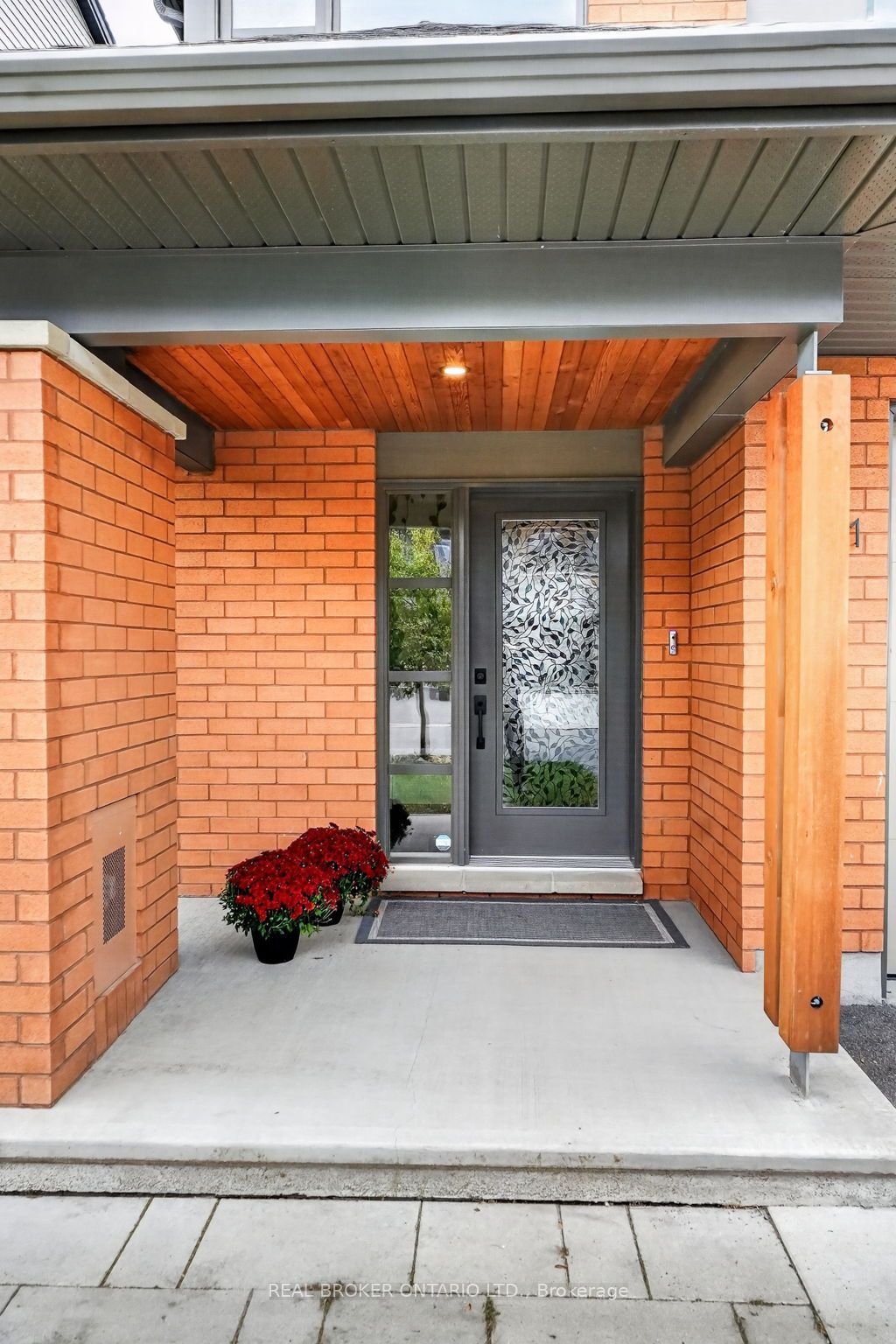 1071 Lunar Glow Crescent Property Photo 3