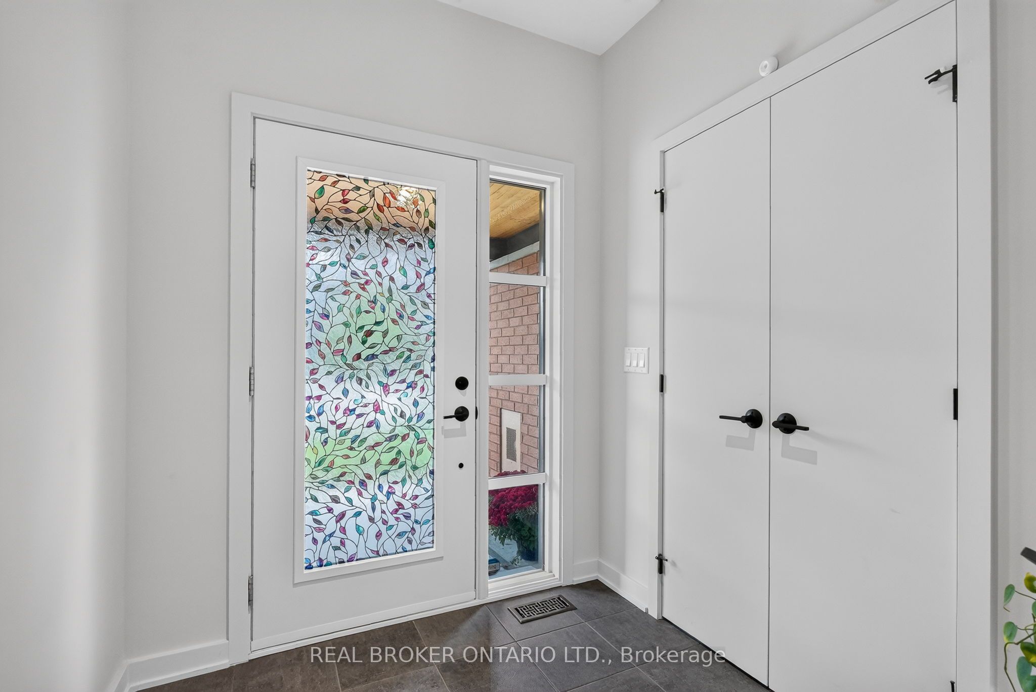 1071 Lunar Glow Crescent Property Photo 4