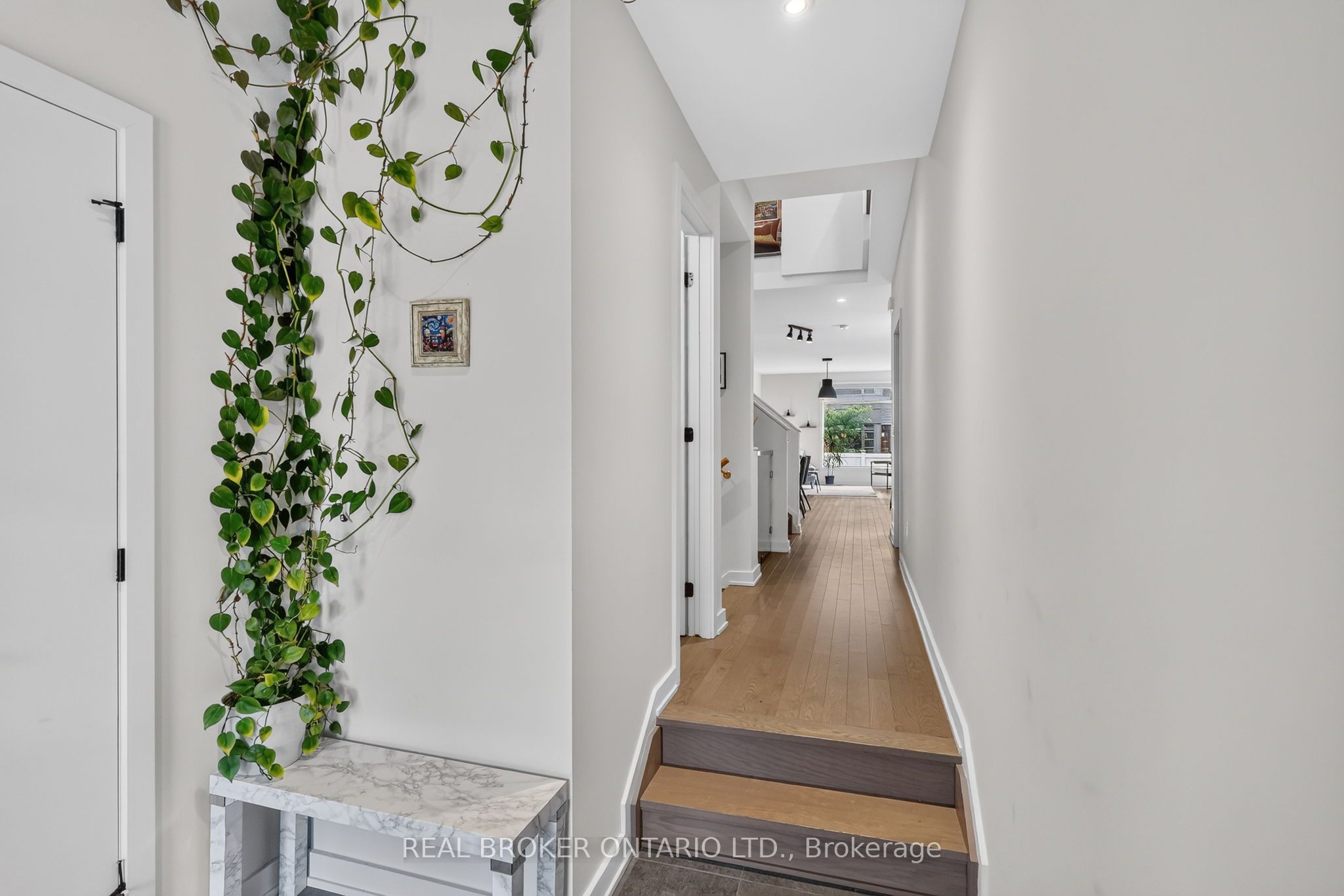 1071 Lunar Glow Crescent Property Photo 5