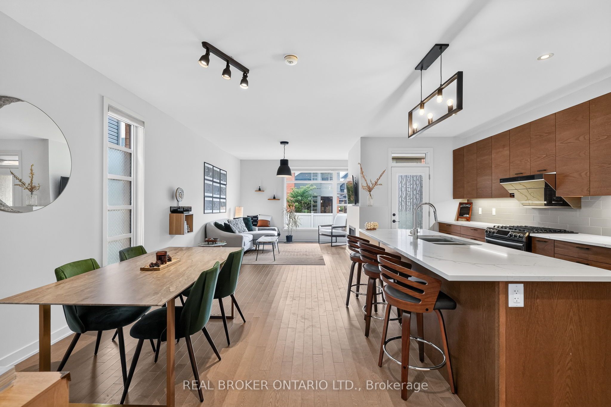 1071 Lunar Glow Crescent Property Photo 7