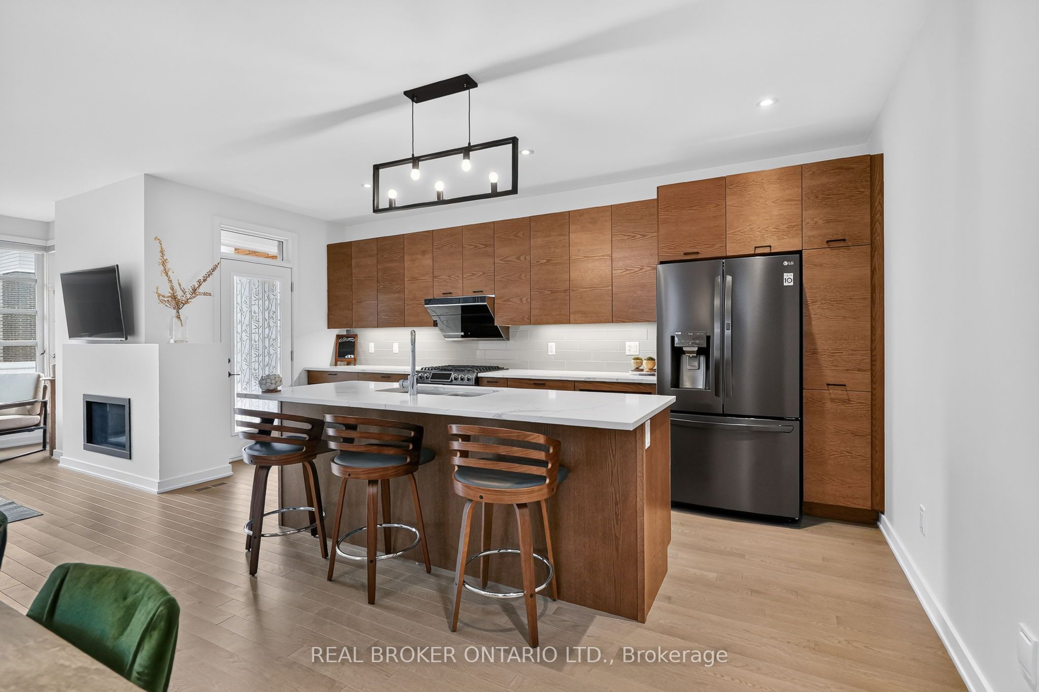 1071 Lunar Glow Crescent Property Photo 8