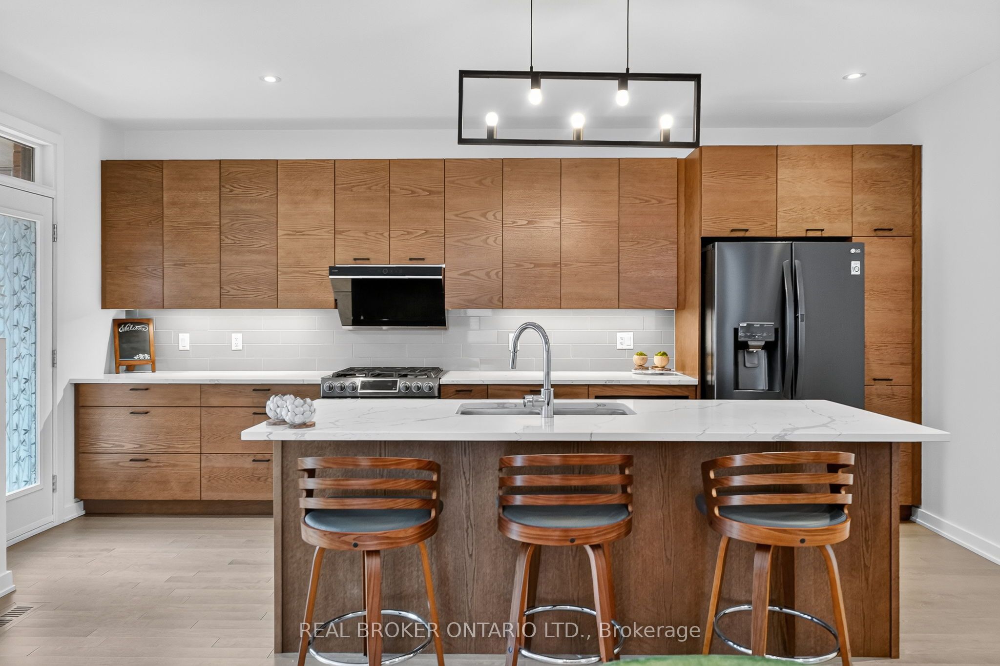 1071 Lunar Glow Crescent Property Photo 9