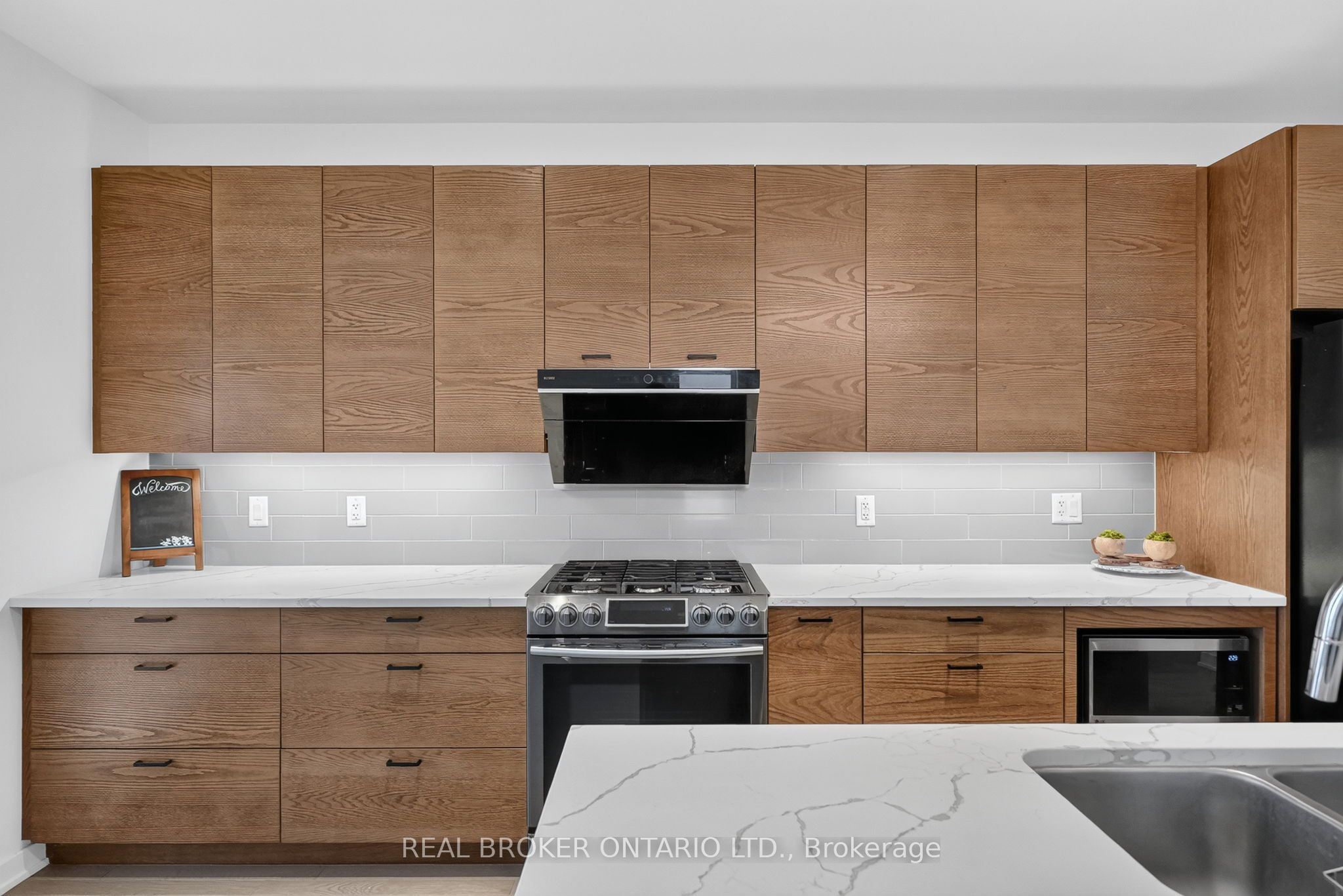1071 Lunar Glow Crescent Property Photo 10