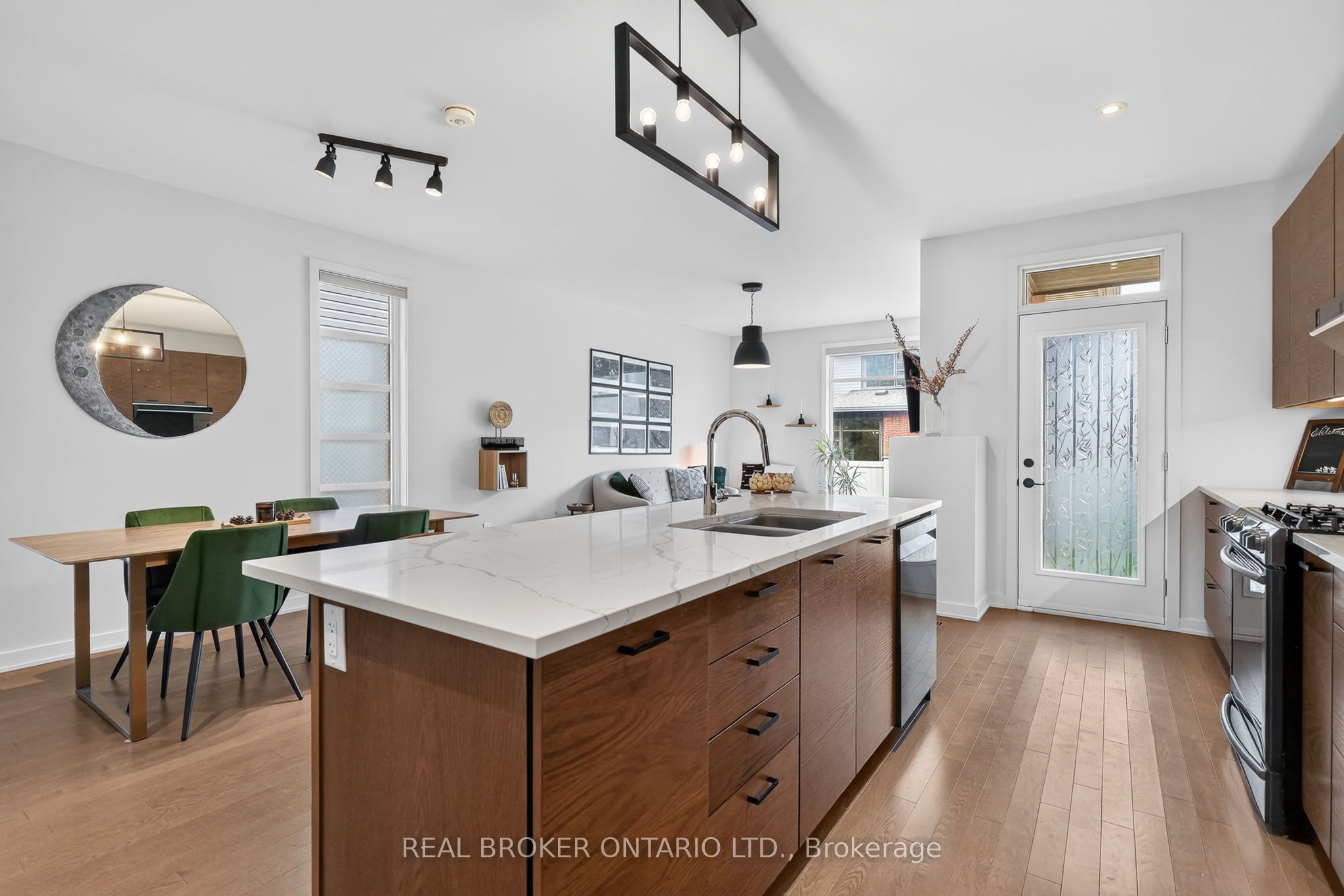 1071 Lunar Glow Crescent Property Photo 15