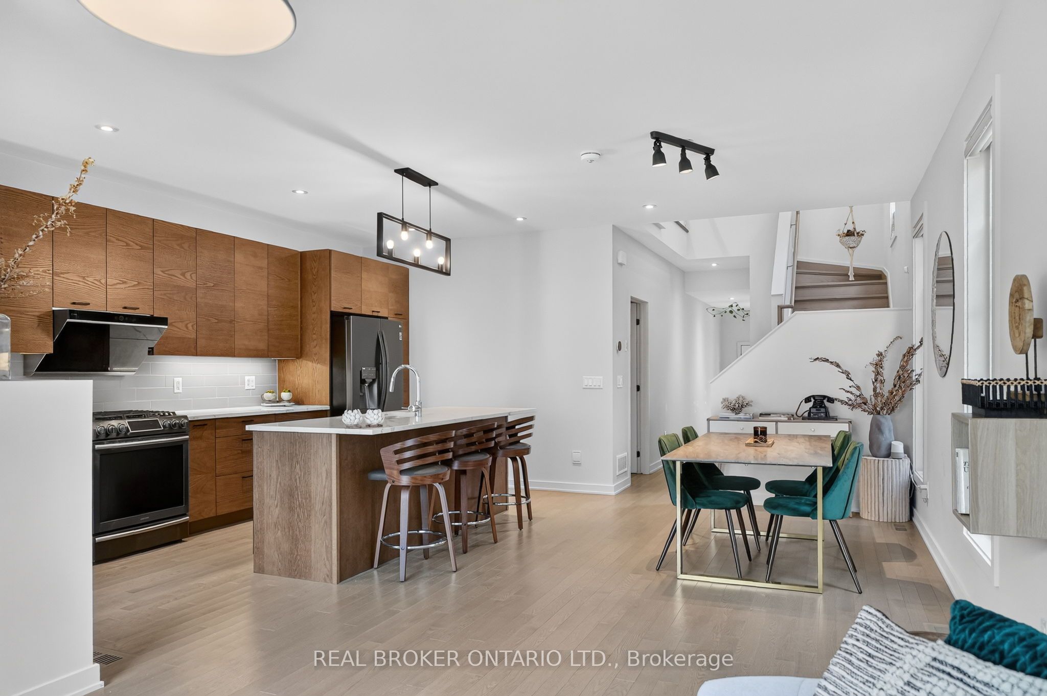 1071 Lunar Glow Crescent Property Photo 16