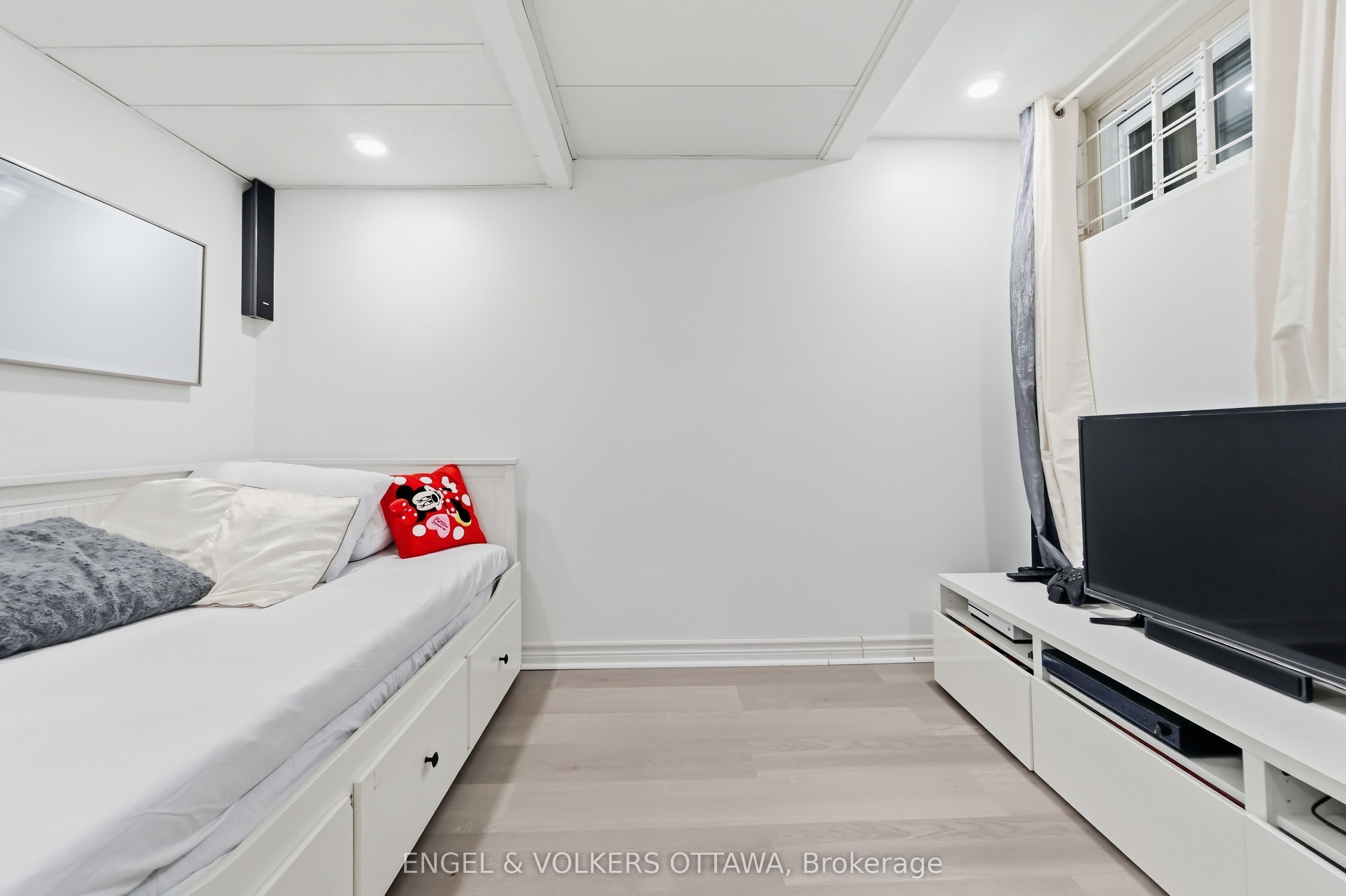 2 Bertona Street 18 Property Photo 39