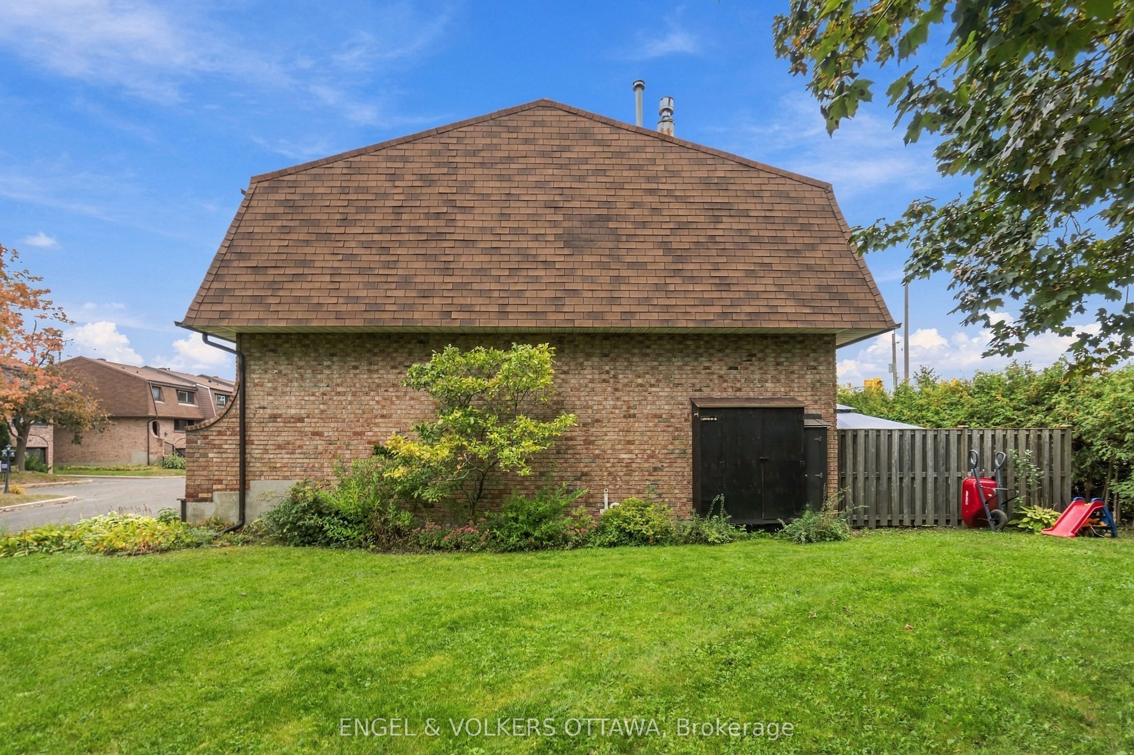 2 Bertona Street 18 Property Photo 45