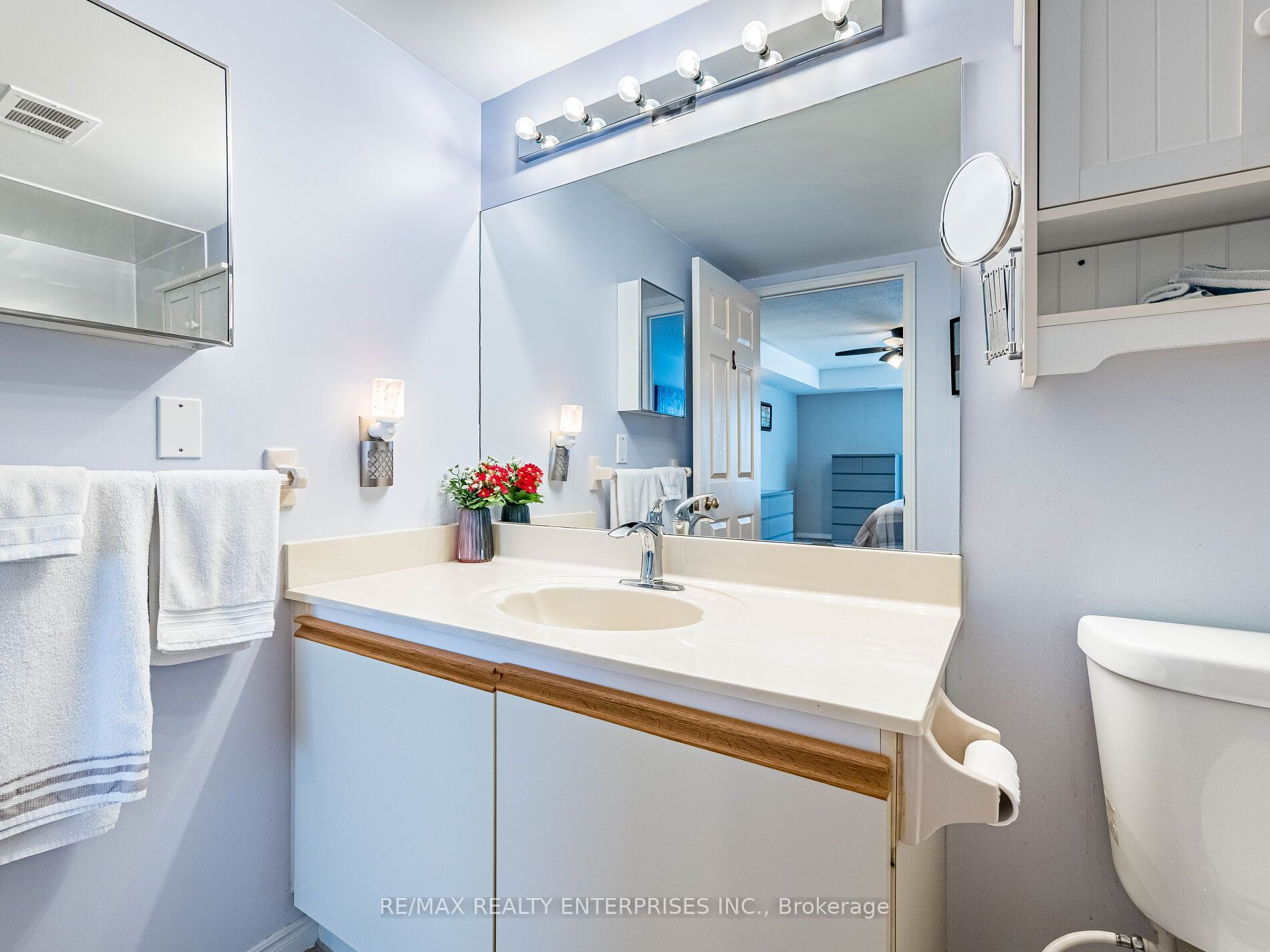 3267 King Street E 105 Property Photo 16