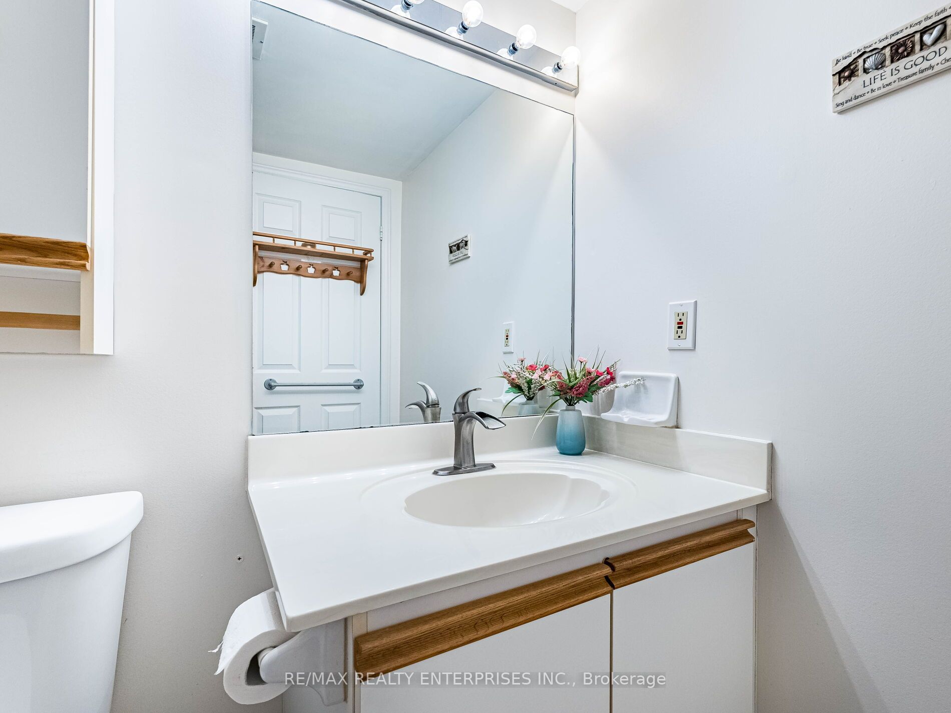 3267 King Street E 105 Property Photo 23