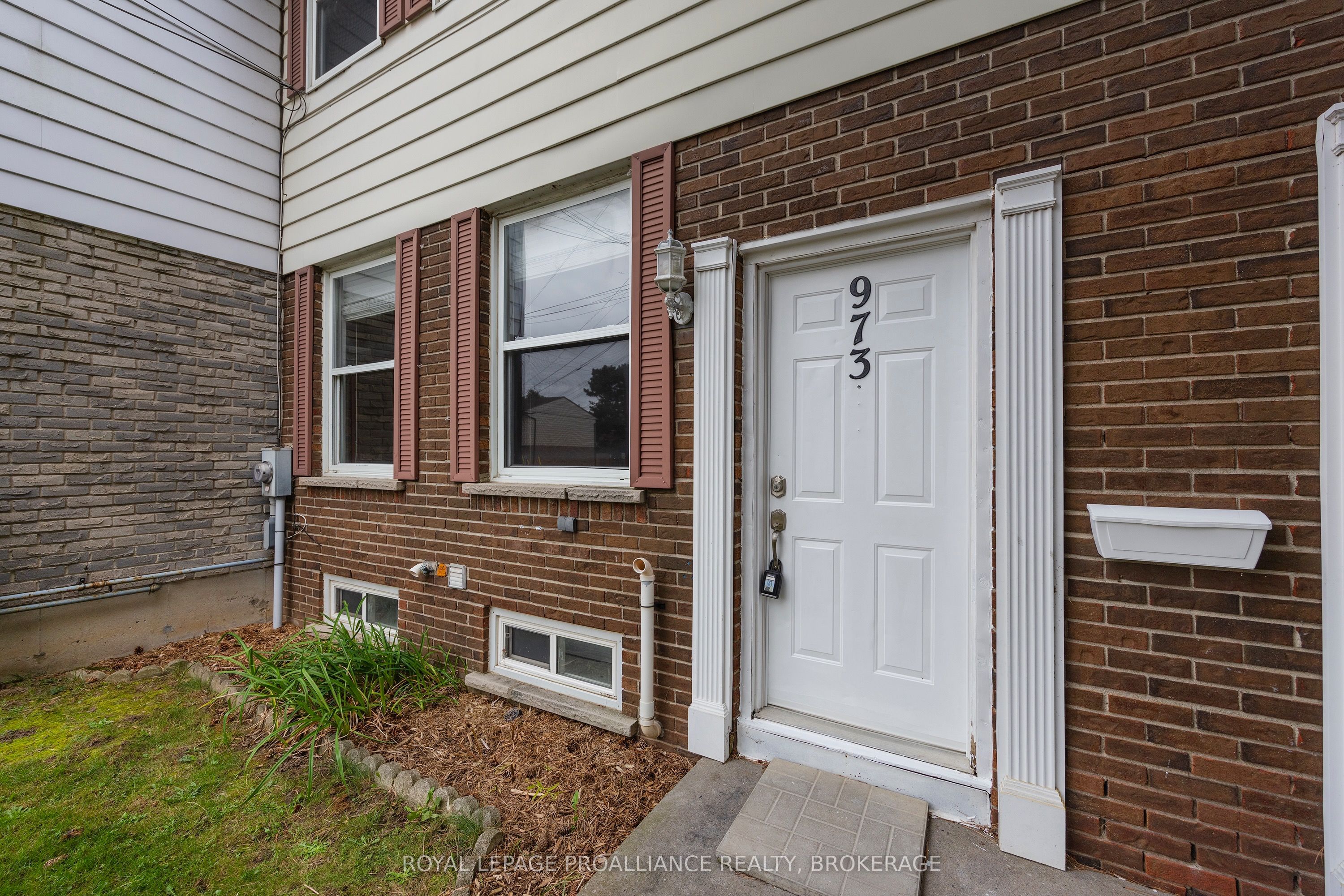 973 Oakview Avenue 61 Property Photo 4