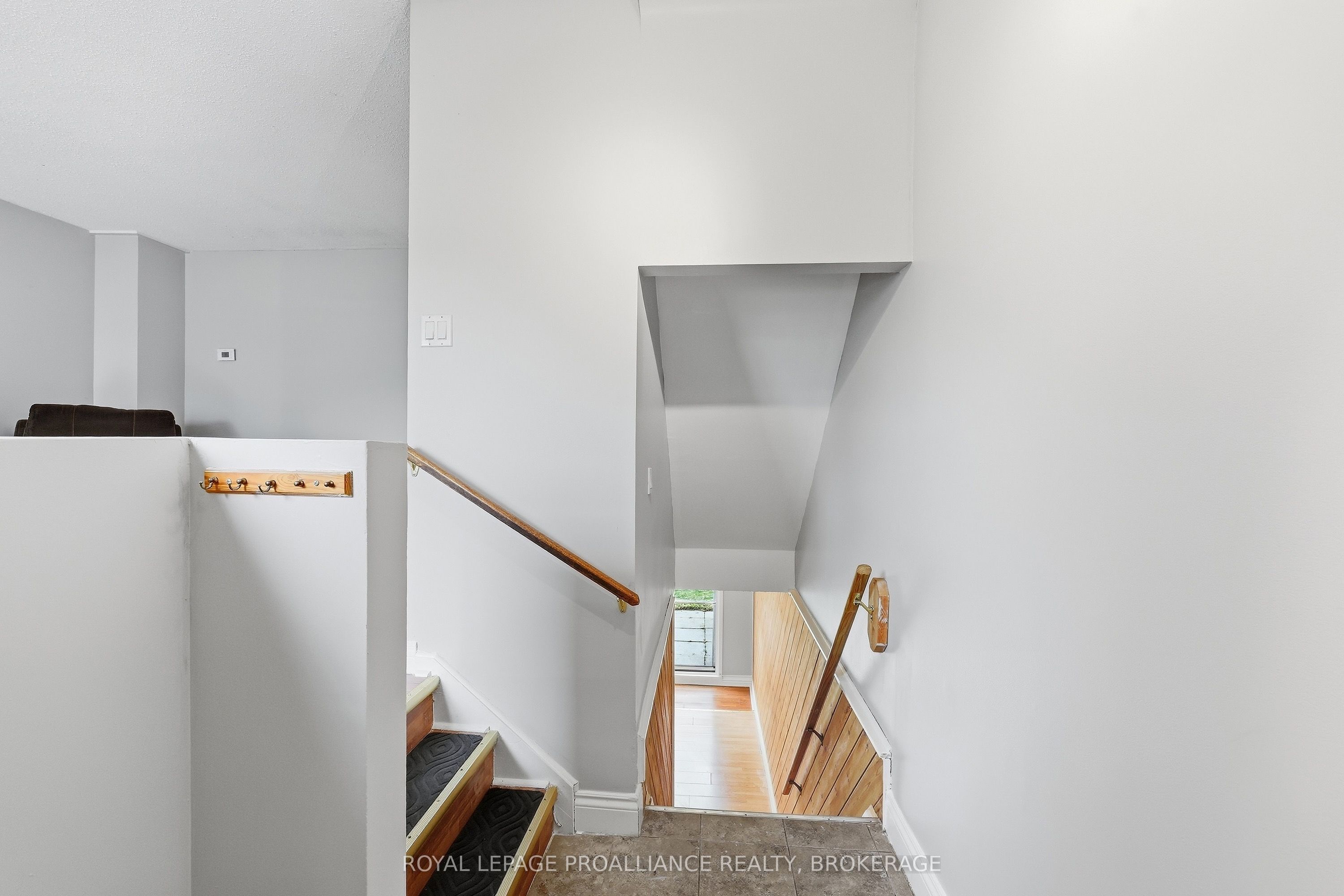 973 Oakview Avenue 61 Property Photo 5