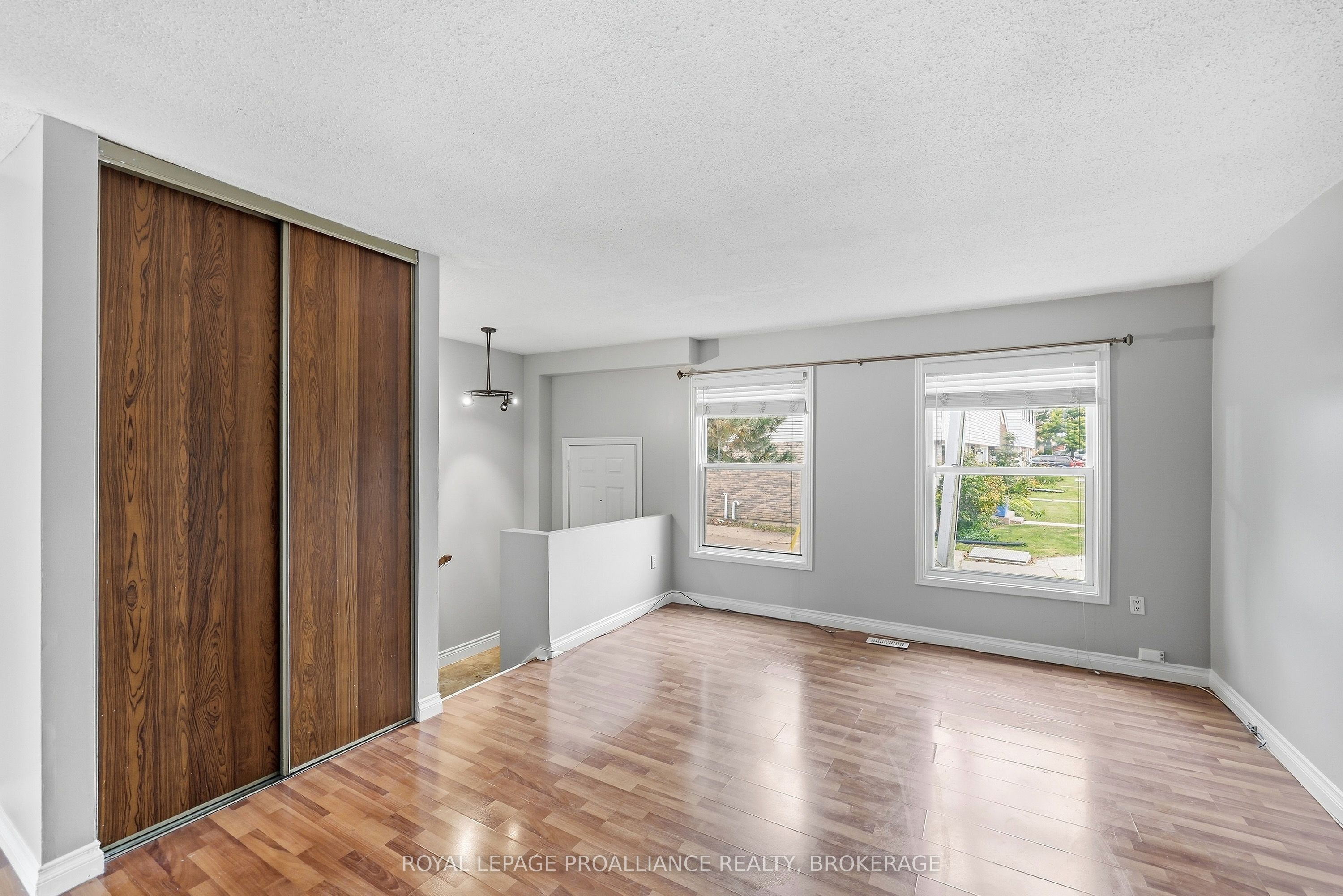 973 Oakview Avenue 61 Property Photo 6